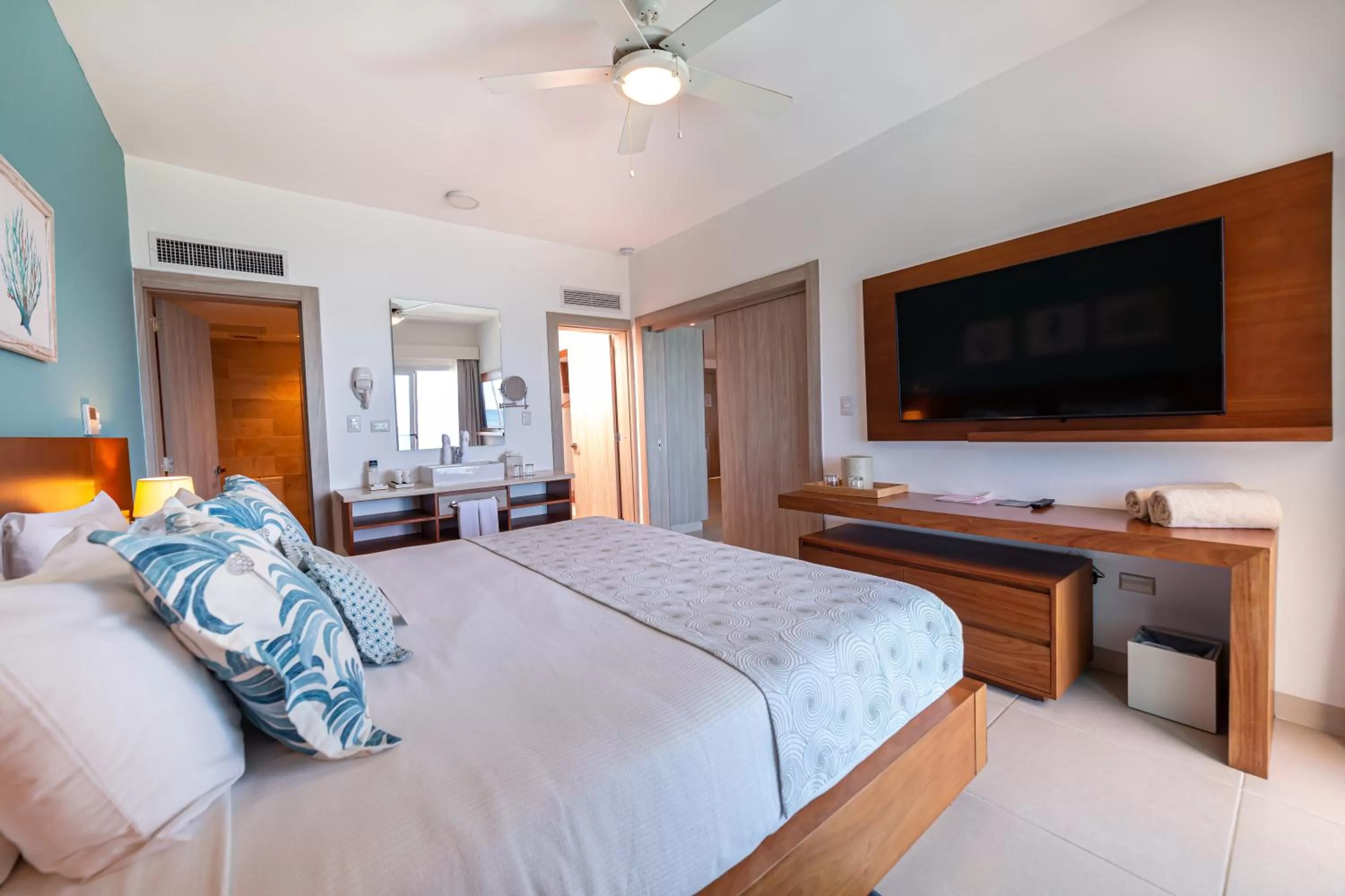 Photo of the whole room, Bed in Presidential Suites Cabarete - Room Only