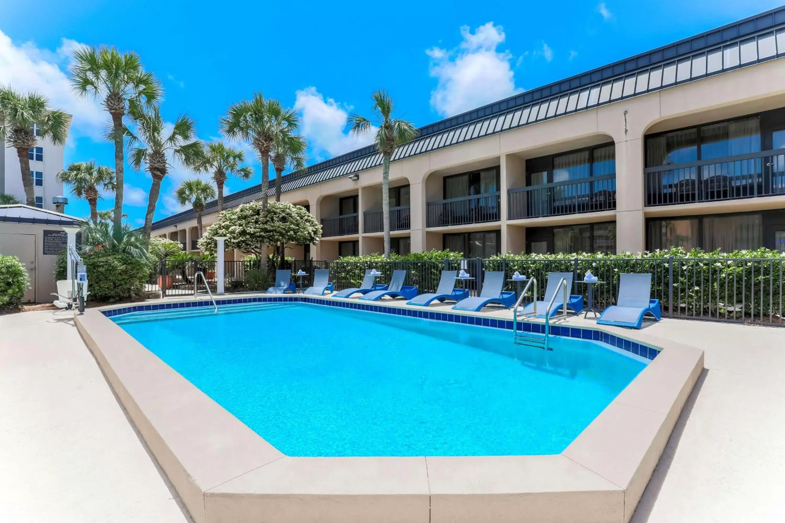 Pool view, Property Building in Hampton Inn Fort Walton Beach