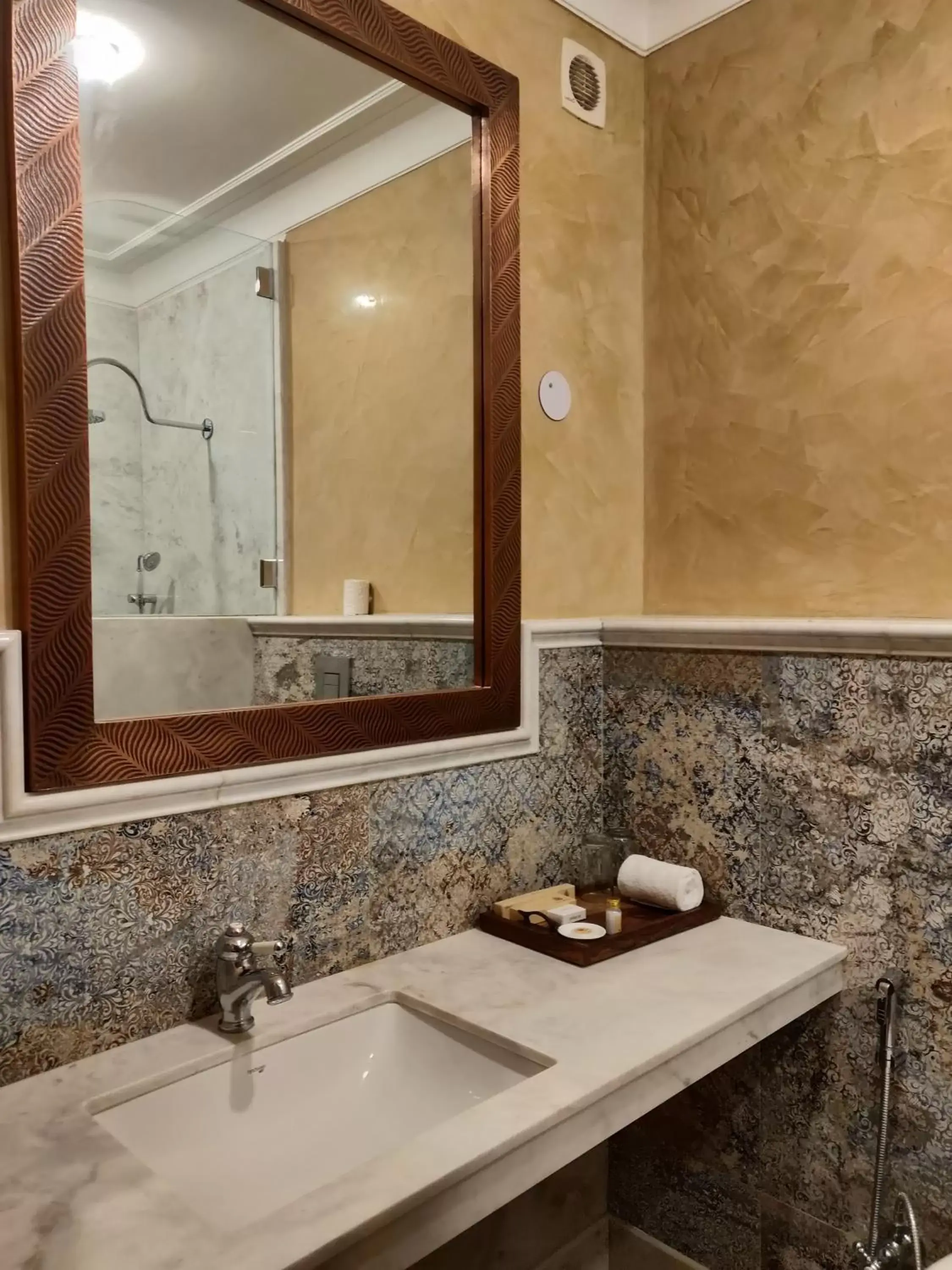 Bathroom in Laxmi Palace Heritage Boutique Hotel