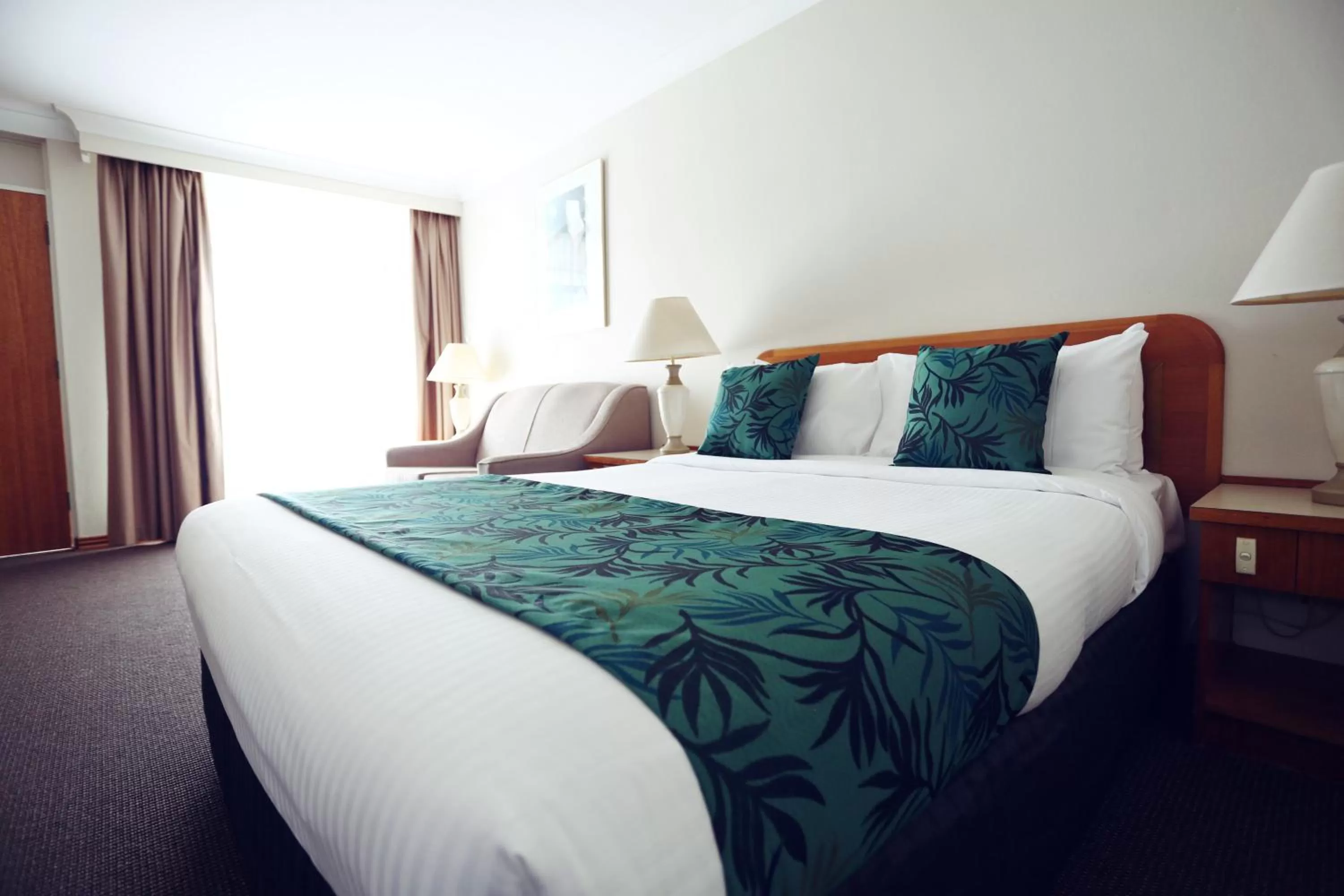 Bed in Cascades Motor Inn