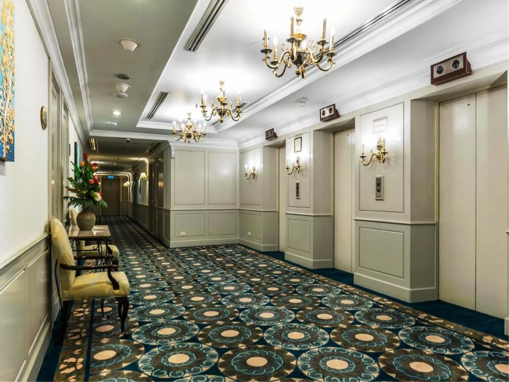 elevator in Evergreen Laurel Hotel Bangkok