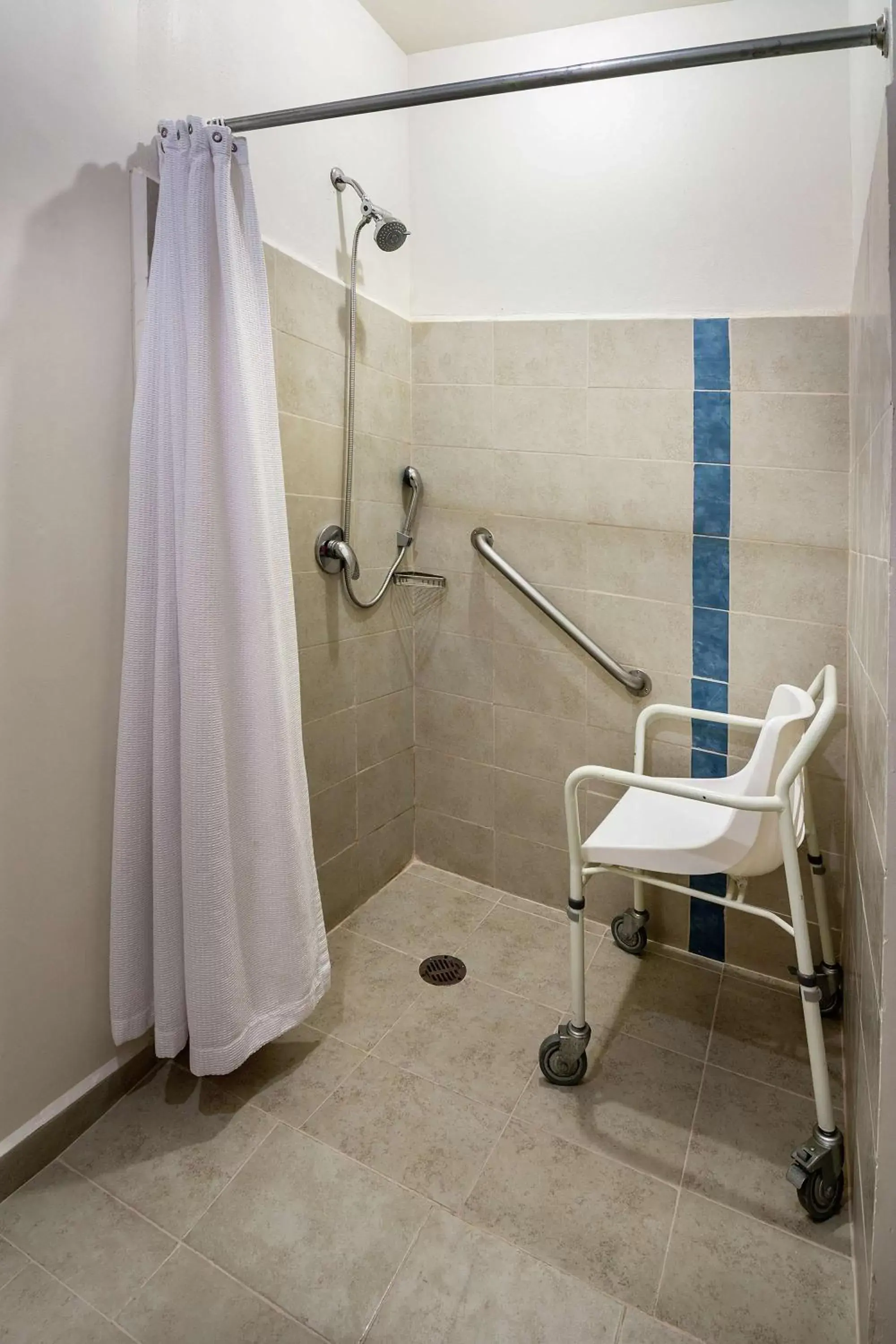 Bathroom in Hampton by Hilton San Juan del Rio