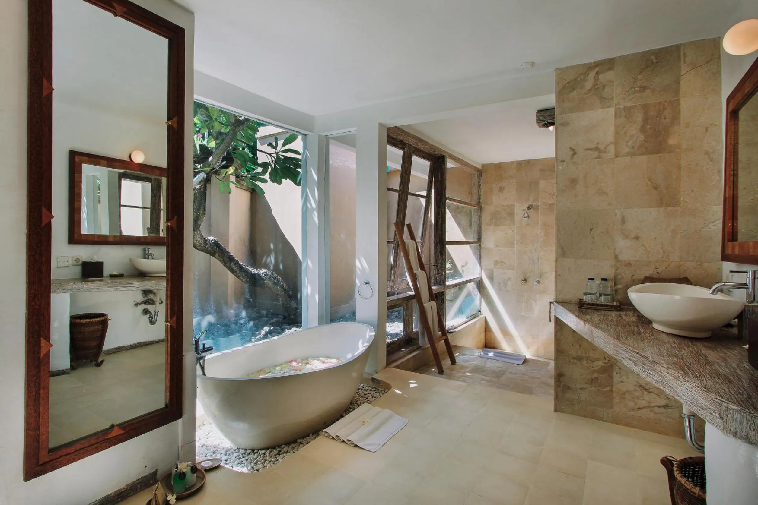 Shower in Visakha Sanur by Puri Signatures