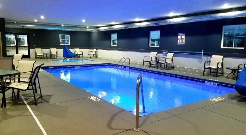 Swimming Pool in Best Western Plus Wayland Hotel