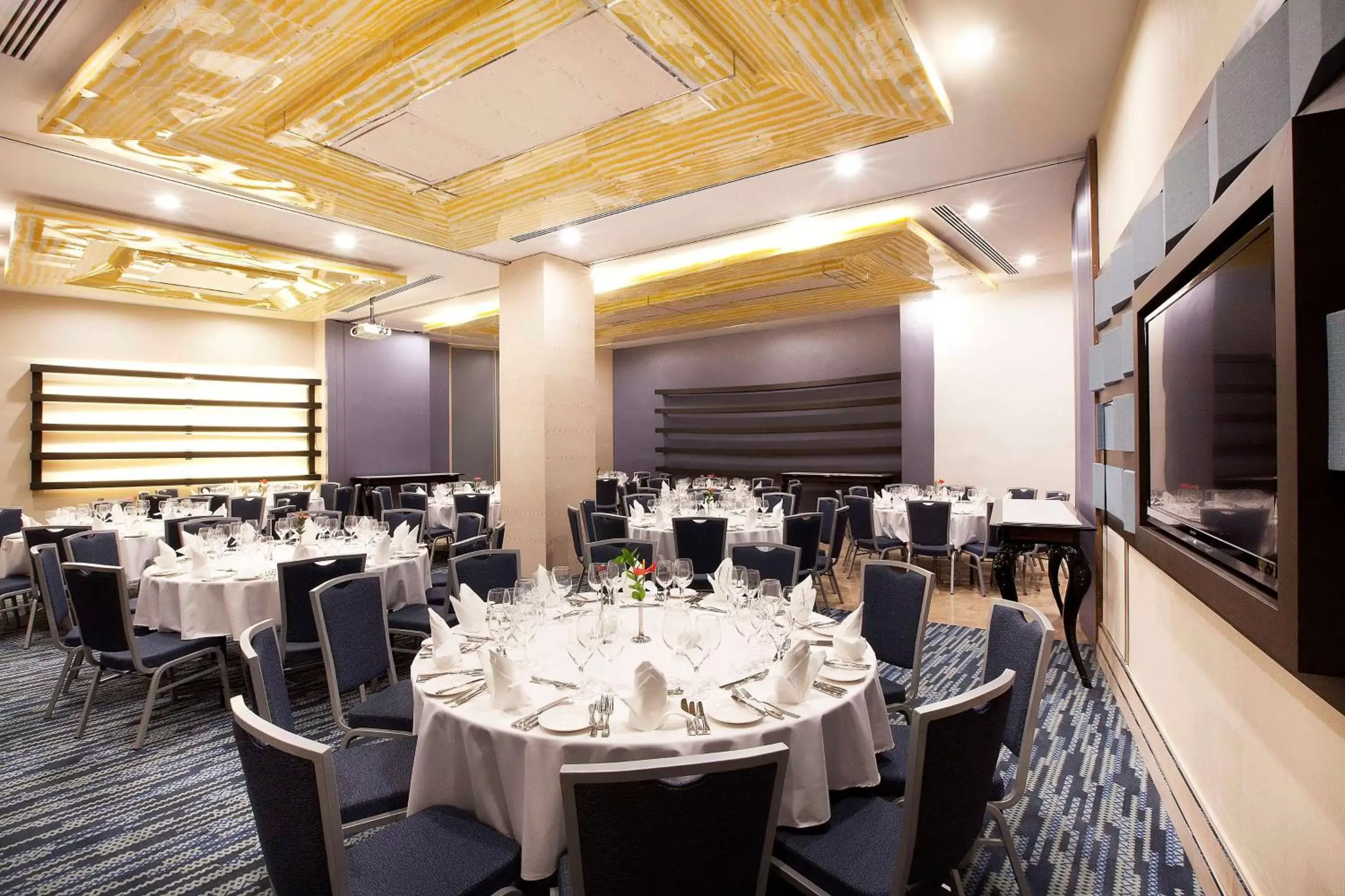 Meeting/conference room, Restaurant/Places to Eat in Radisson Blu Hotel Istanbul Pera