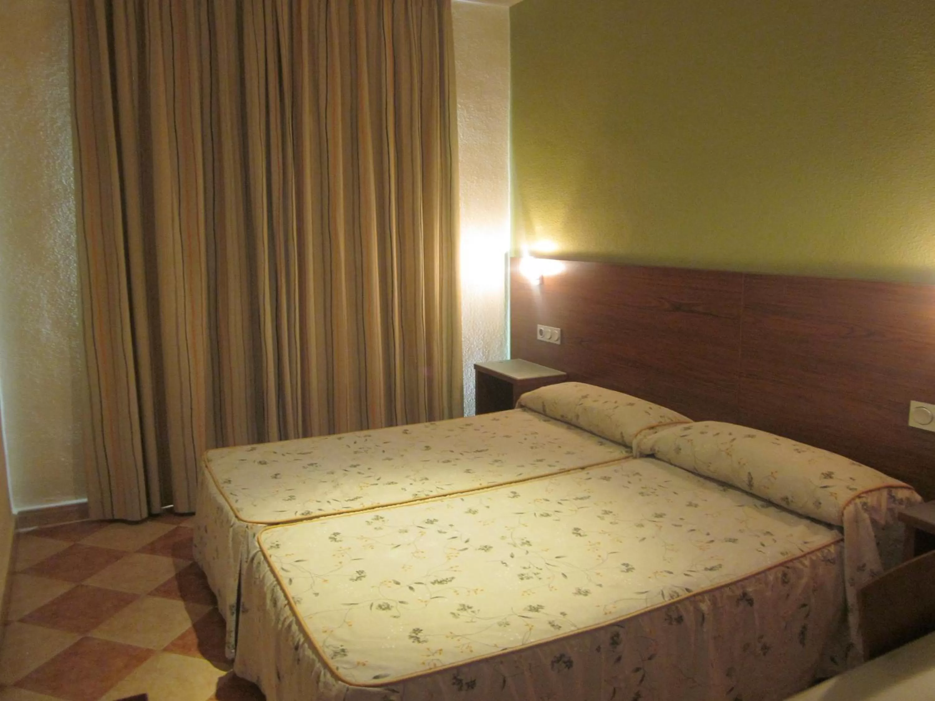 Bed in Hotel Totana Sur