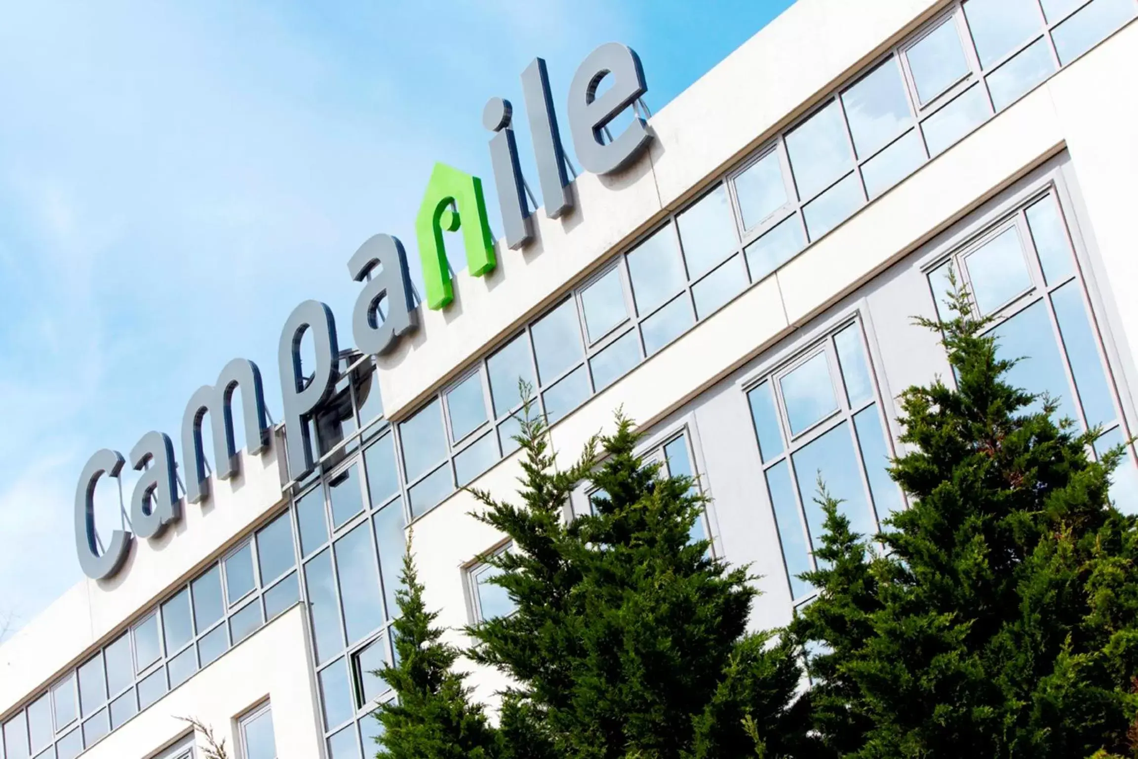 Facade/entrance in Campanile Paris CDG Airport Villepinte Facade/entrance in Campanile Paris CDG Airport Villepinte