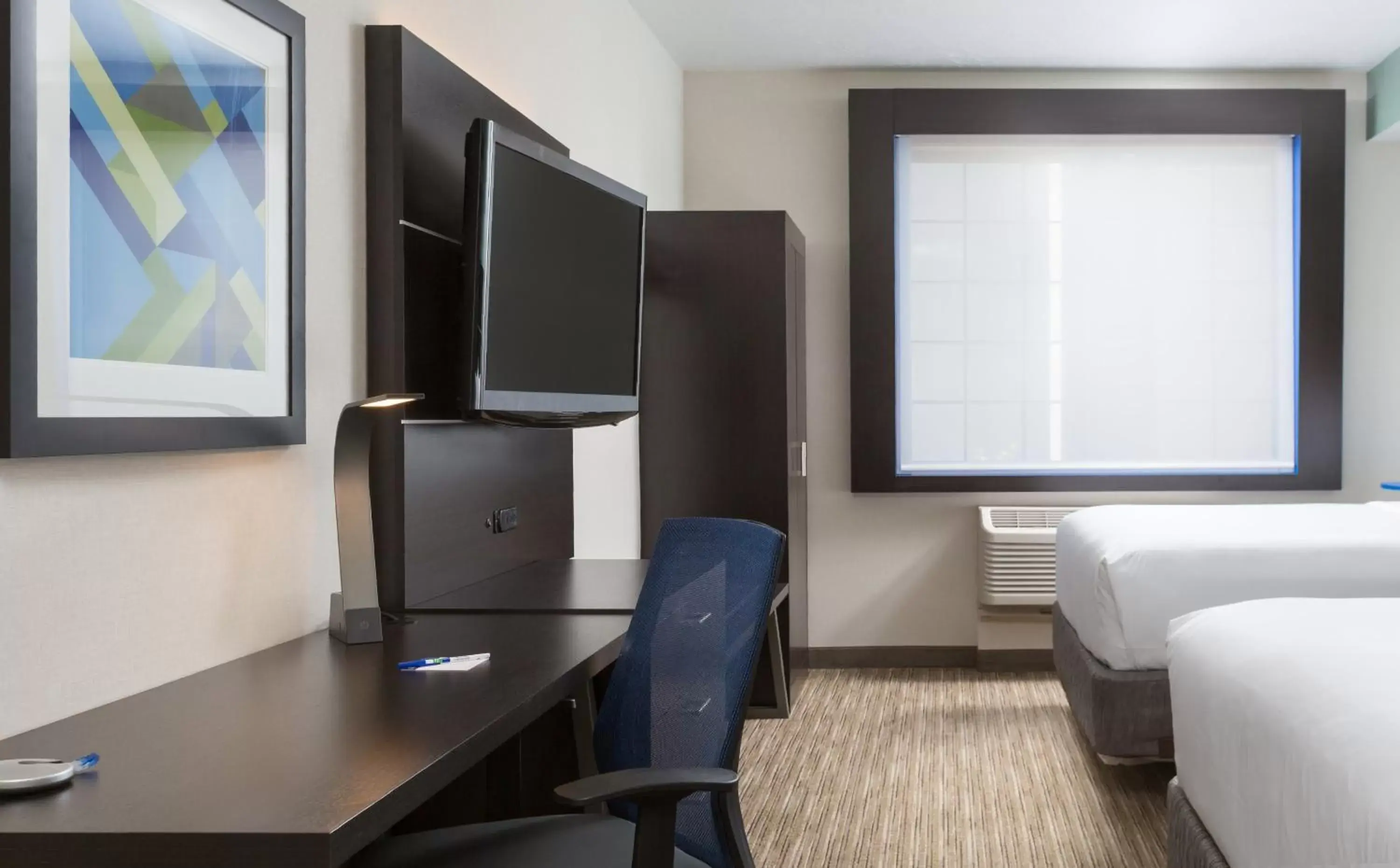 Photo of the whole room, TV/Entertainment Center in Holiday Inn Express Hotel & Suites Eugene Downtown - University, an IHG Hotel