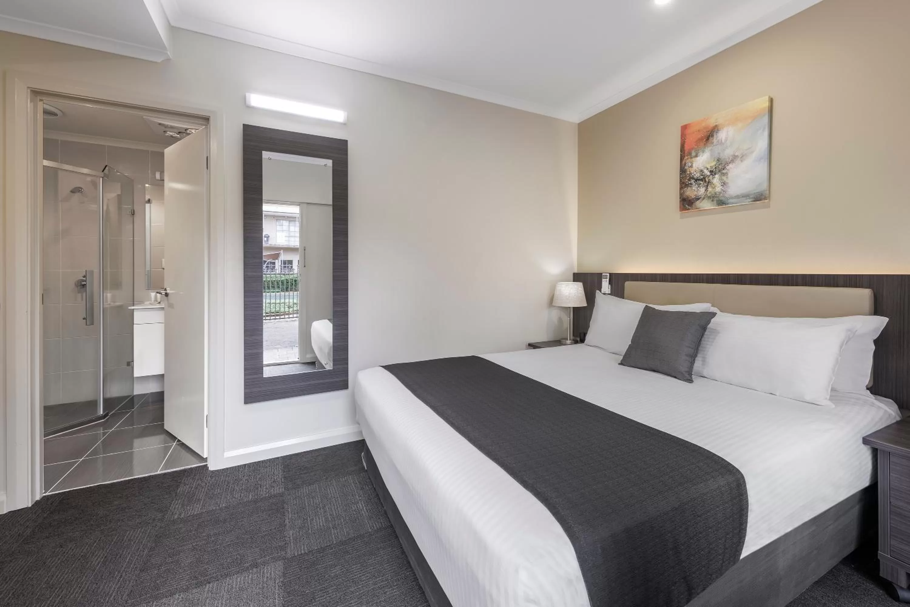 Bed in Quality Hotel Melbourne Airport