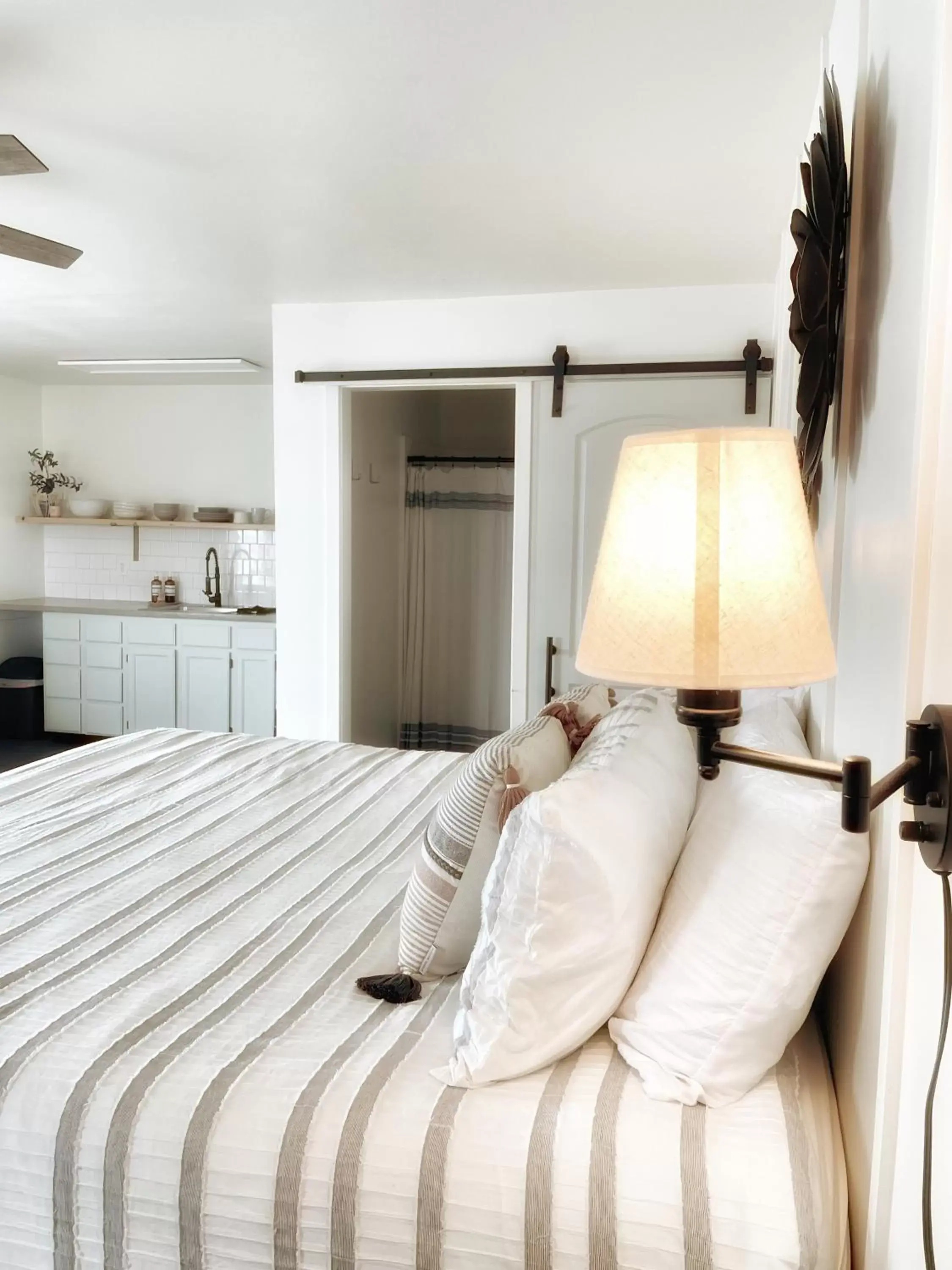 Bed in The Shack Inn Bed in The Shack Inn