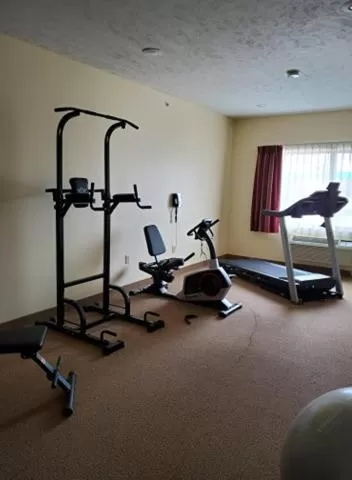 Fitness centre/facilities in The Edgewood Hotel and Suites