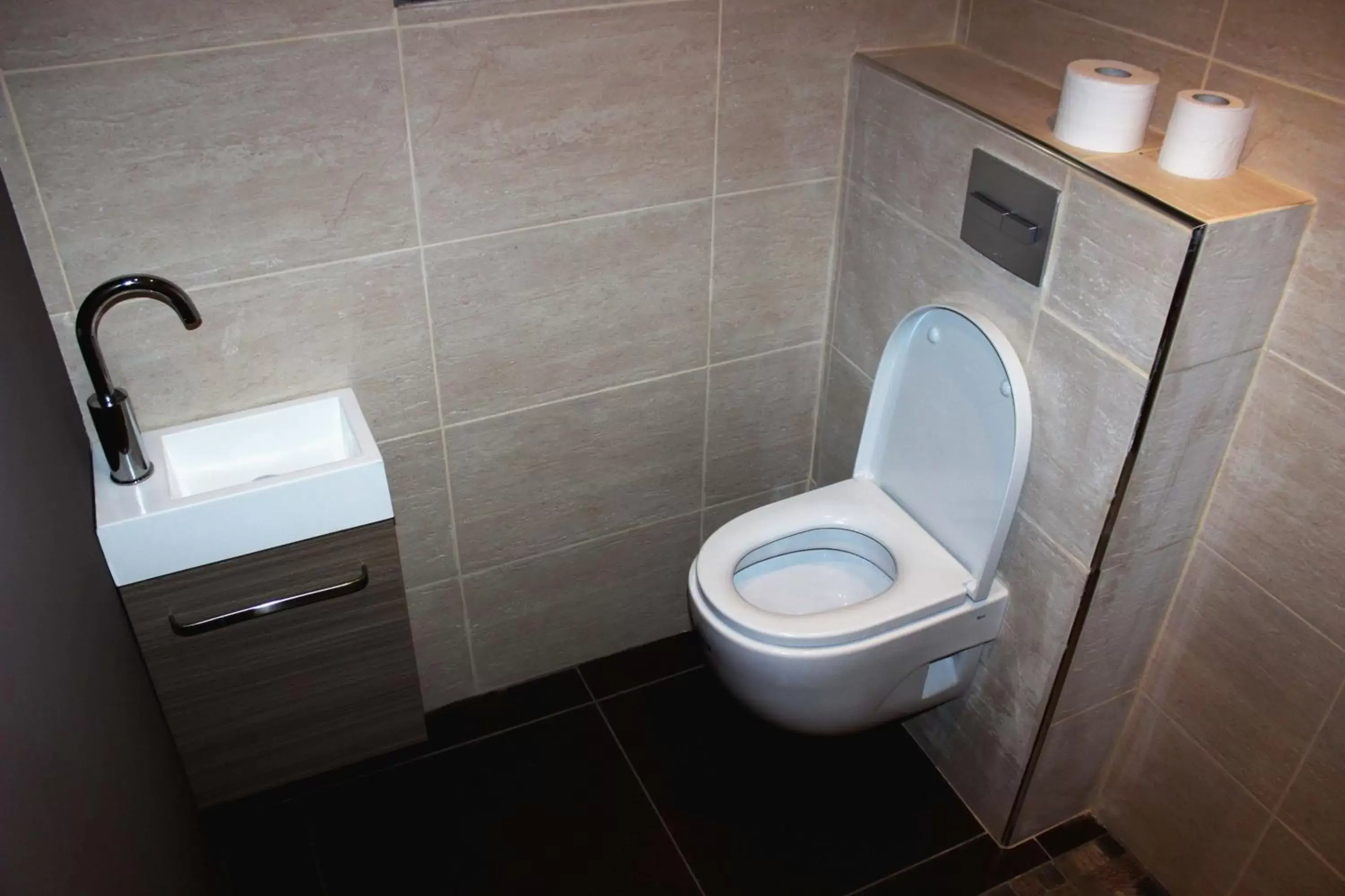 Bathroom in Hôtel Select - Réunion Bathroom in Hôtel Select - Réunion