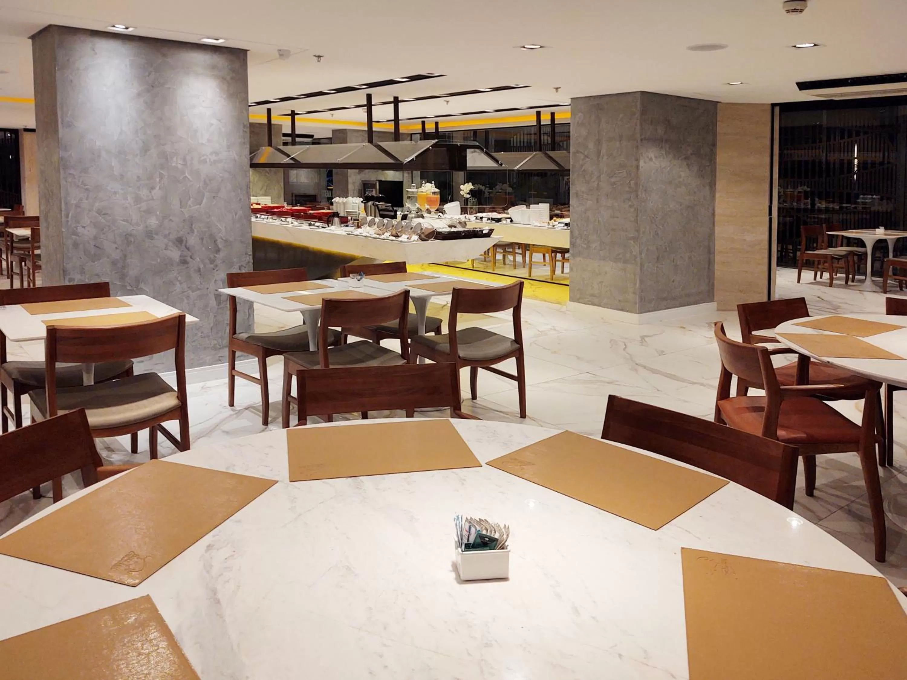 Restaurant/places to eat in Lets Idea Brasília Hotel