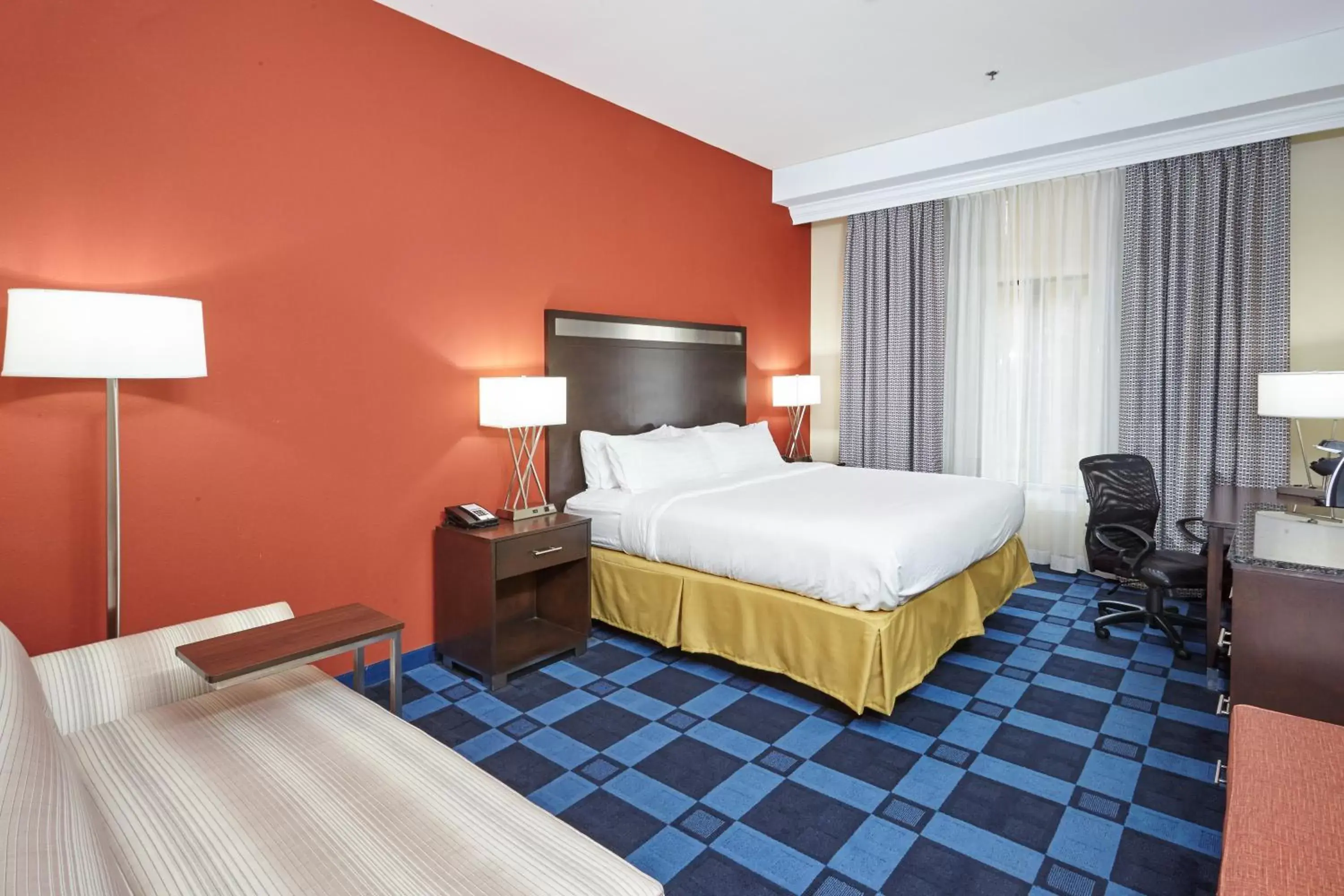 Photo of the whole room, Bed in Holiday Inn Express and Suites Columbia University Area, an IHG Hotel