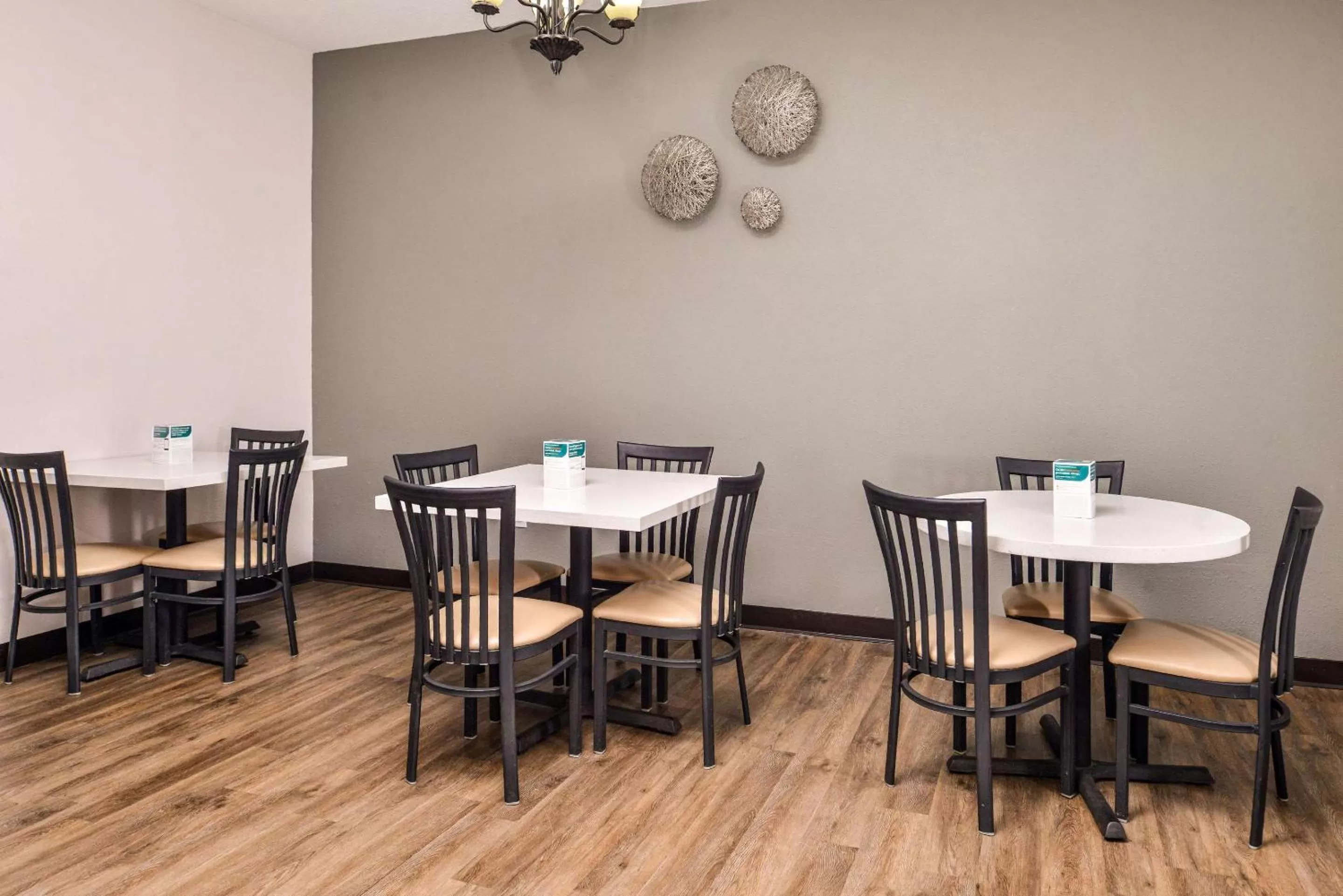 Restaurant/places to eat in Quality Inn Joplin I-44