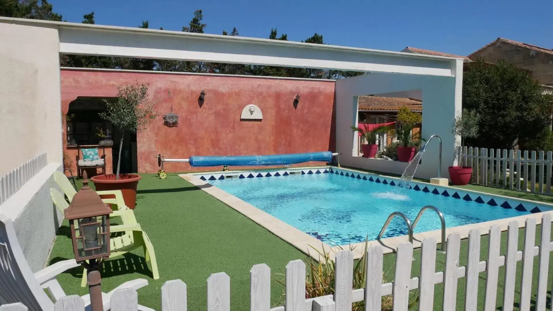 Swimming Pool in MAS MAURANE-Chambre d'hôte avec SPA privé