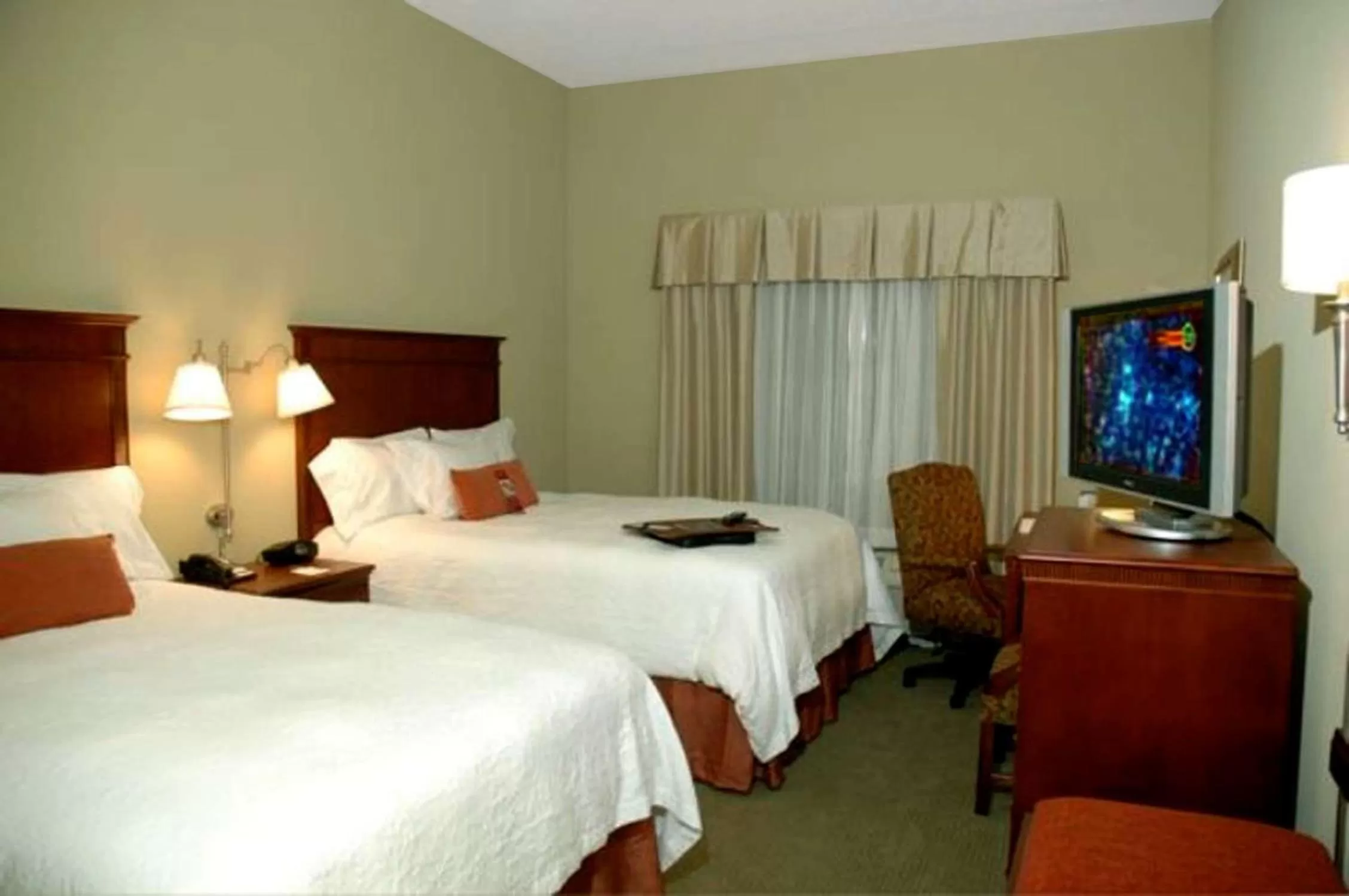 Bedroom, Bed in Hampton Inn Calera