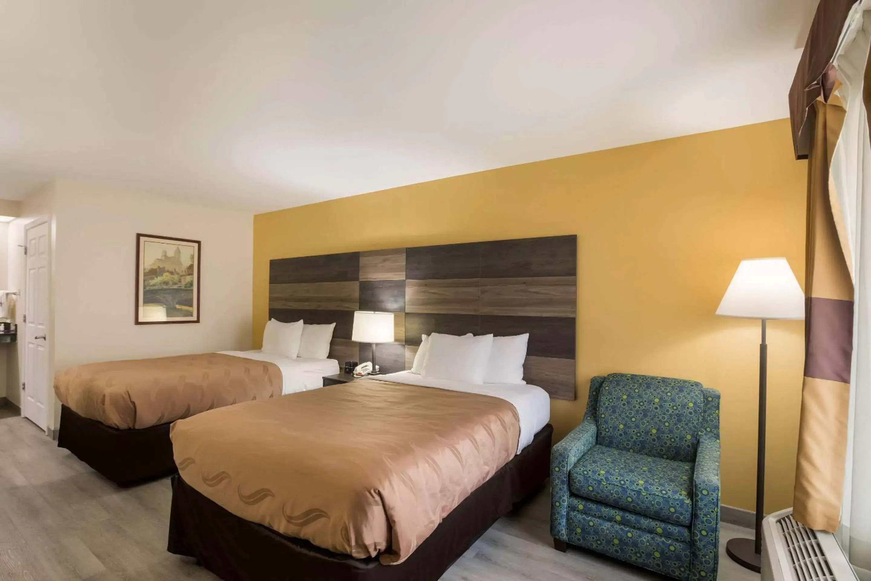 Bedroom, Bed in Quality Inn & Suites near Lake Oconee