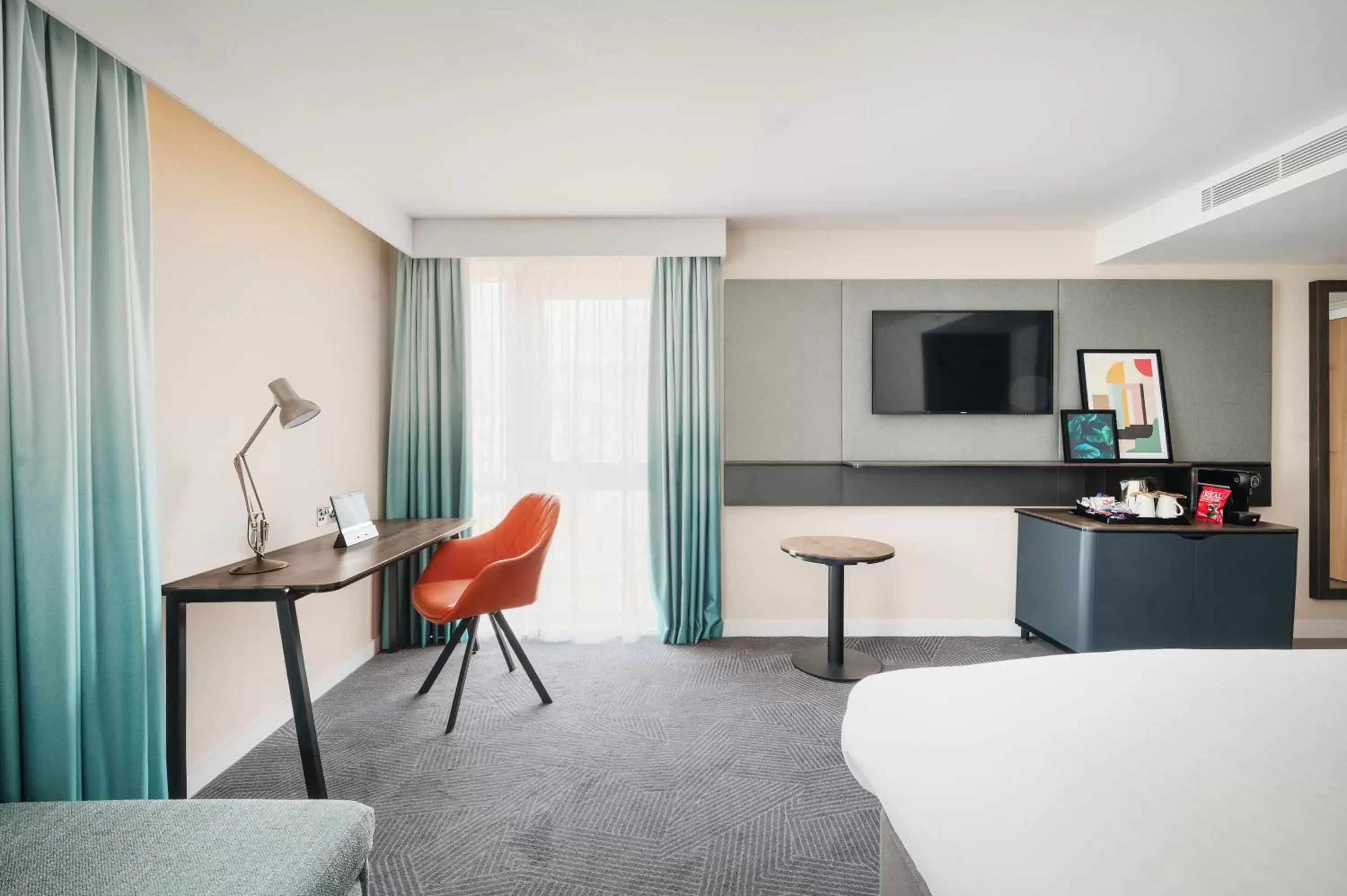 Seating Area in Holiday Inn Lincoln, an IHG Hotel