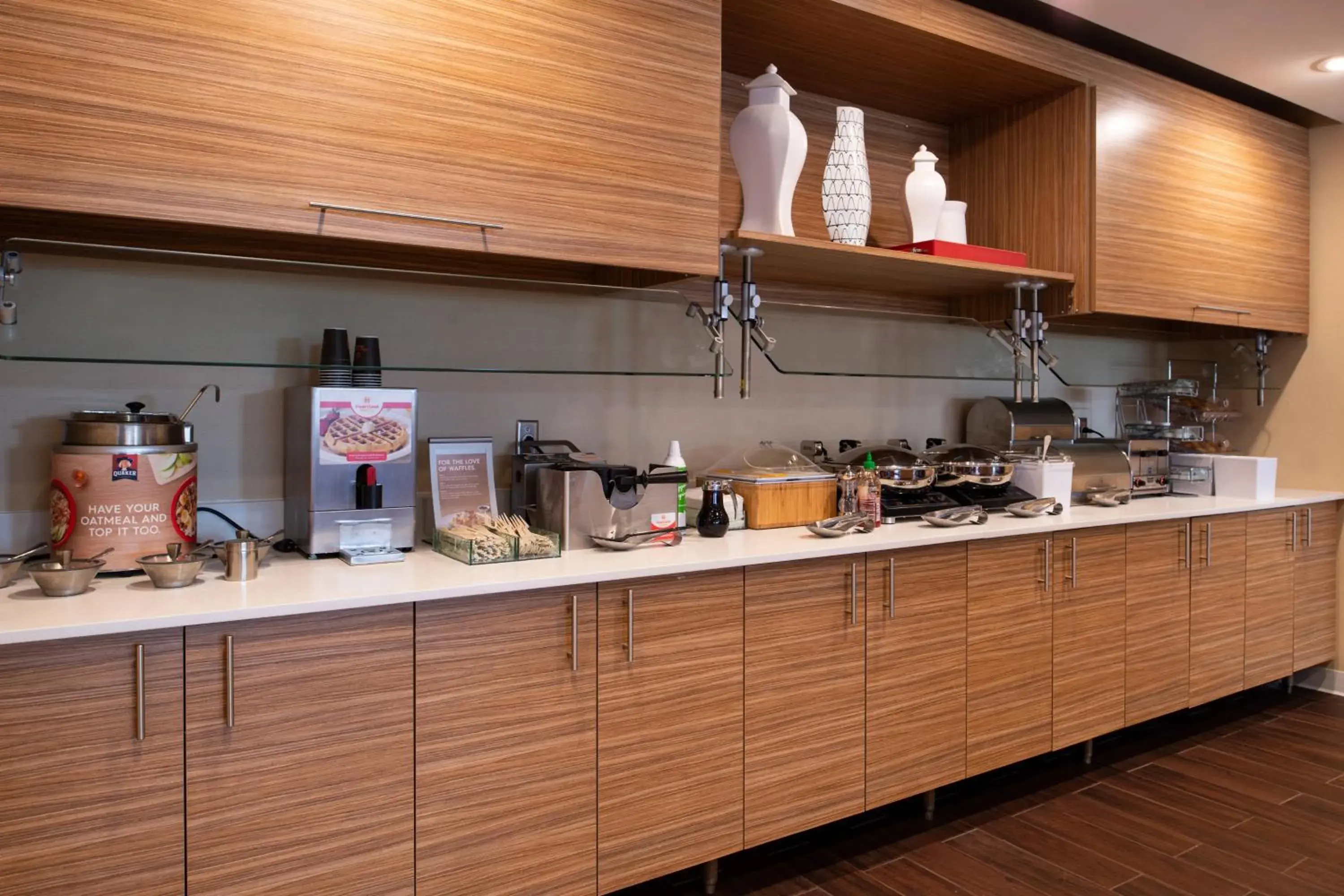 Breakfast, Kitchen/Kitchenette in TownePlace Suites by Marriott St. Louis Chesterfield