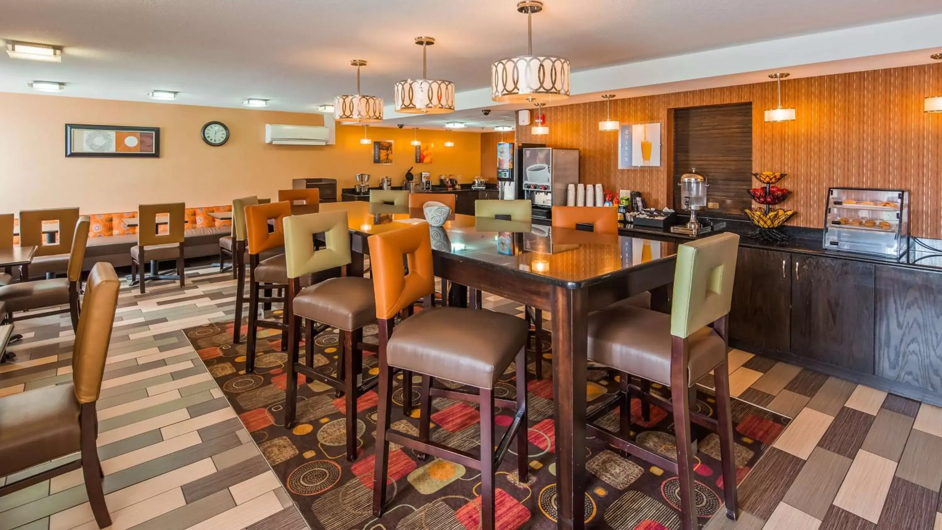 Dining area, Restaurant/Places to Eat in Best Western Luxbury Inn Fort Wayne