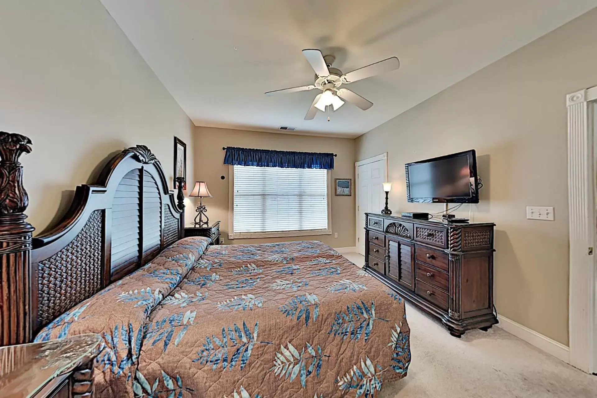 Bedroom in Myrtlewood Condos