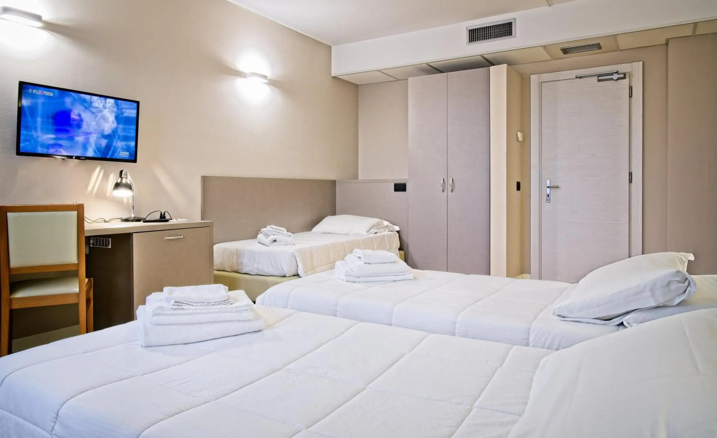 Photo of the whole room, Bed in Albergo Papillon