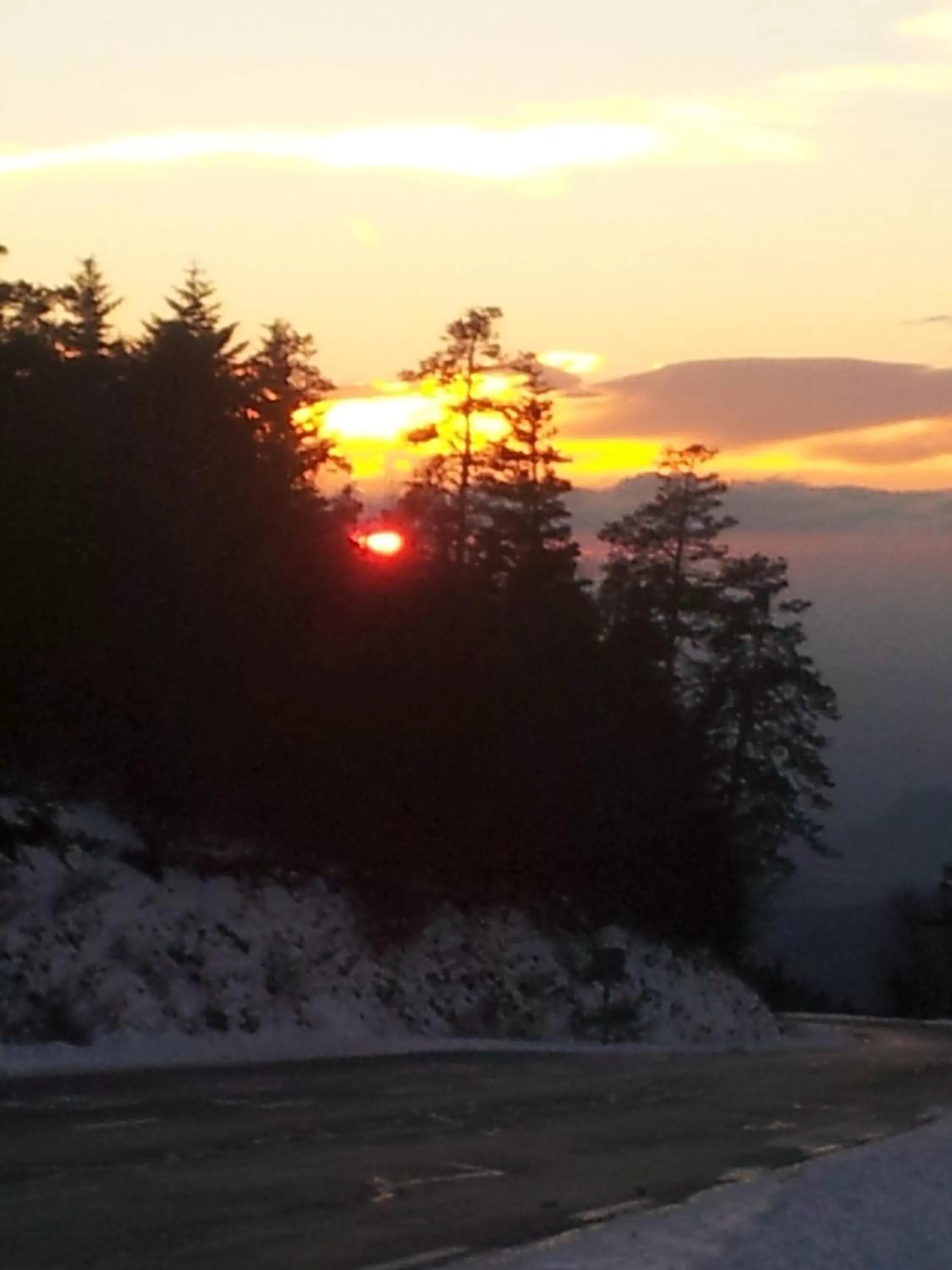 Winter, Sunrise/Sunset in Chambres d'Hôtes Aux Tournesols