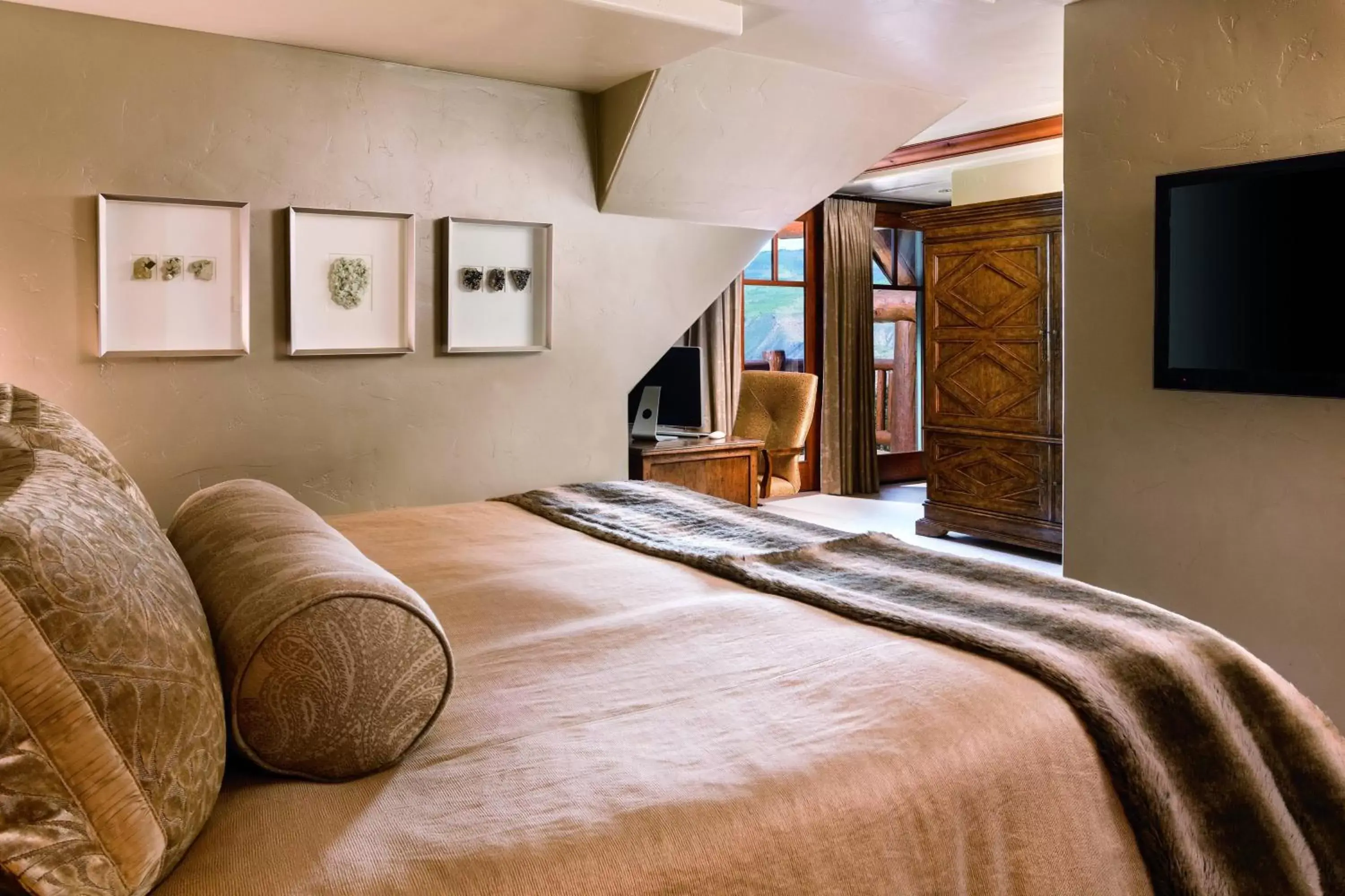 Bedroom, Bed in The Ritz-Carlton, Bachelor Gulch