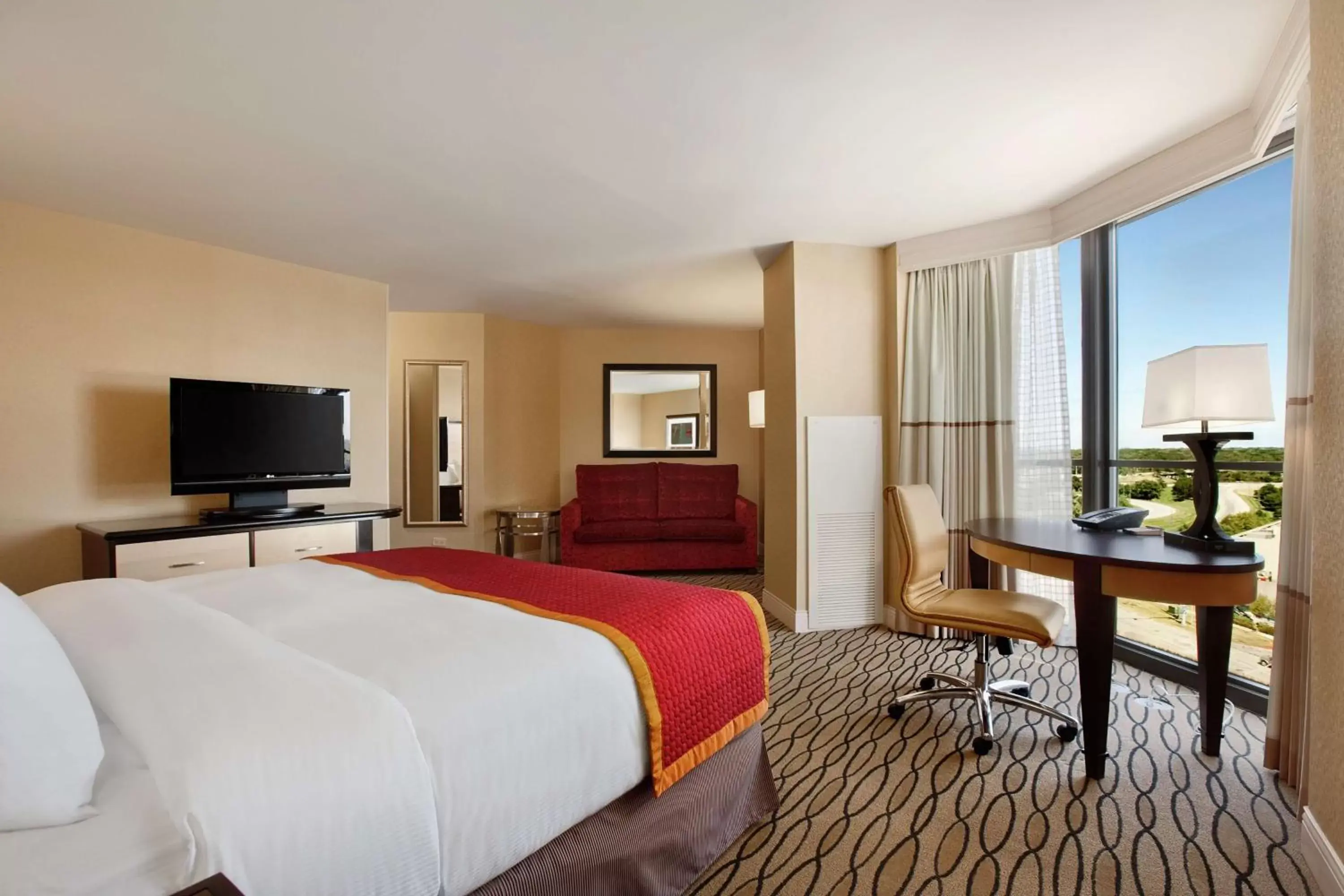 Bed, TV/Entertainment Center in Hilton Rosemont Chicago O'Hare