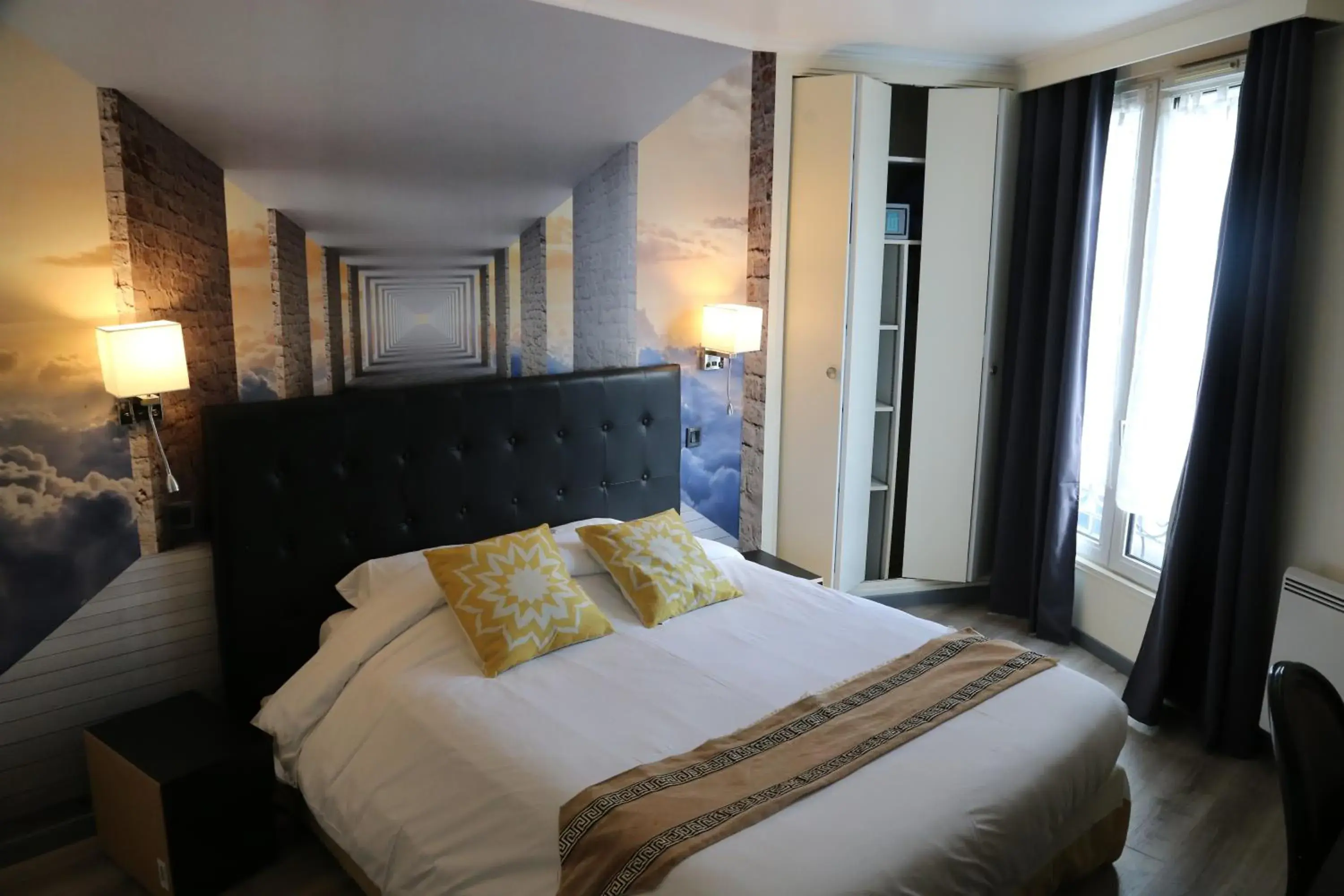 Bedroom, Bed in Hôtel Princesse Isabelle Bedroom, Bed in Hôtel Princesse Isabelle