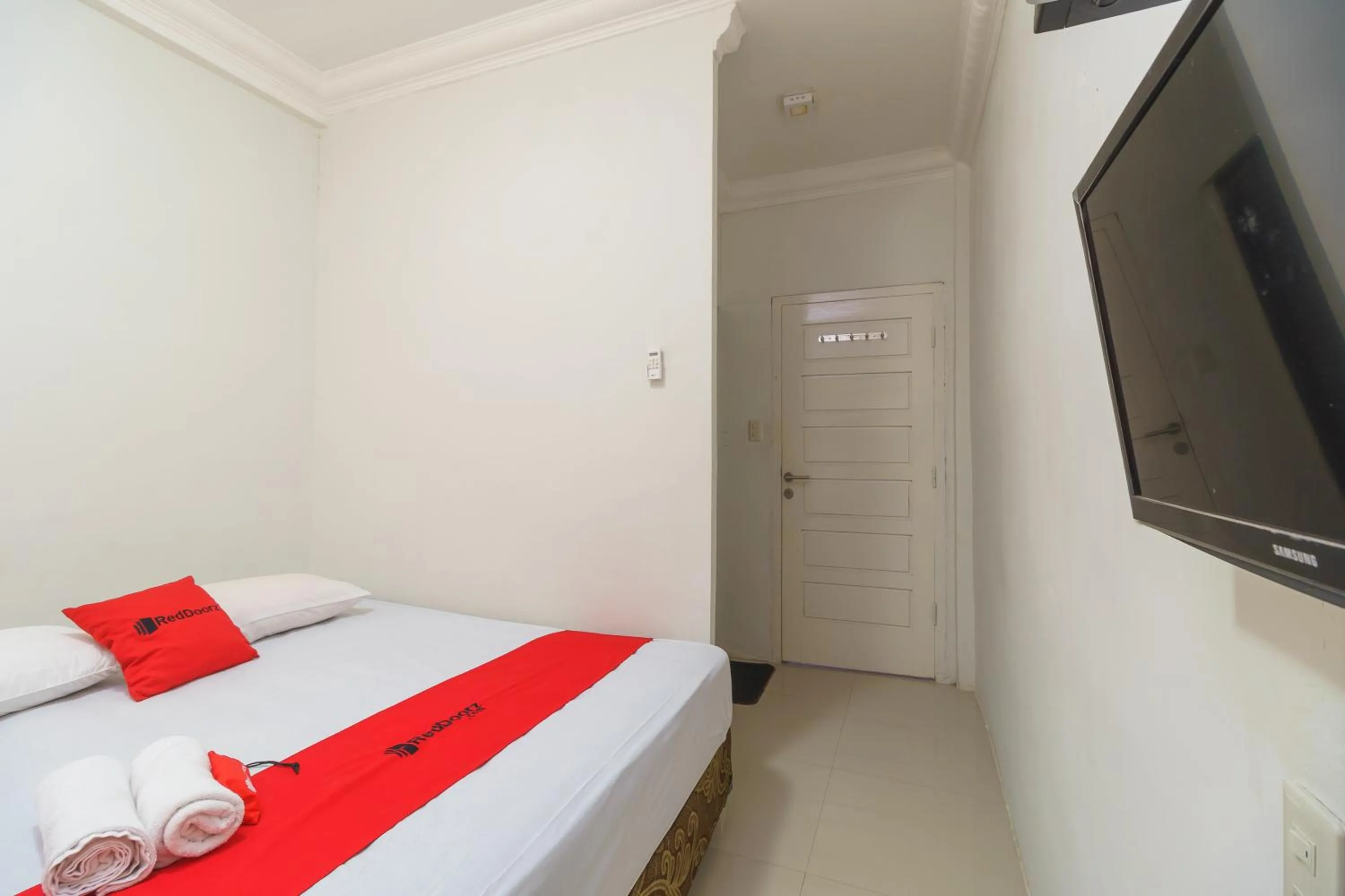 Bed in RedDoorz Syariah @ Panglima Nyak Makam Aceh