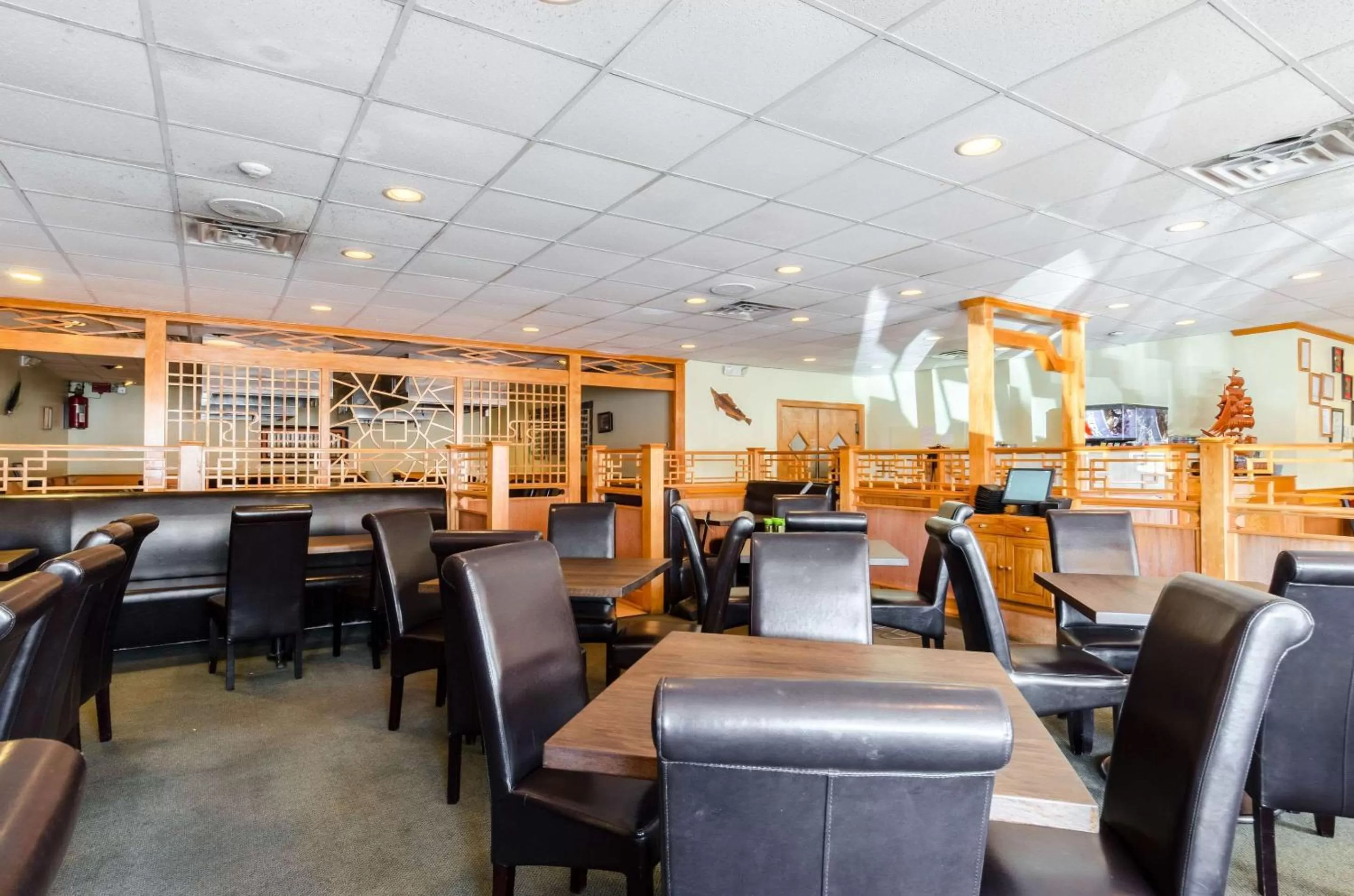 Restaurant/places to eat in Quality Inn West Springfield