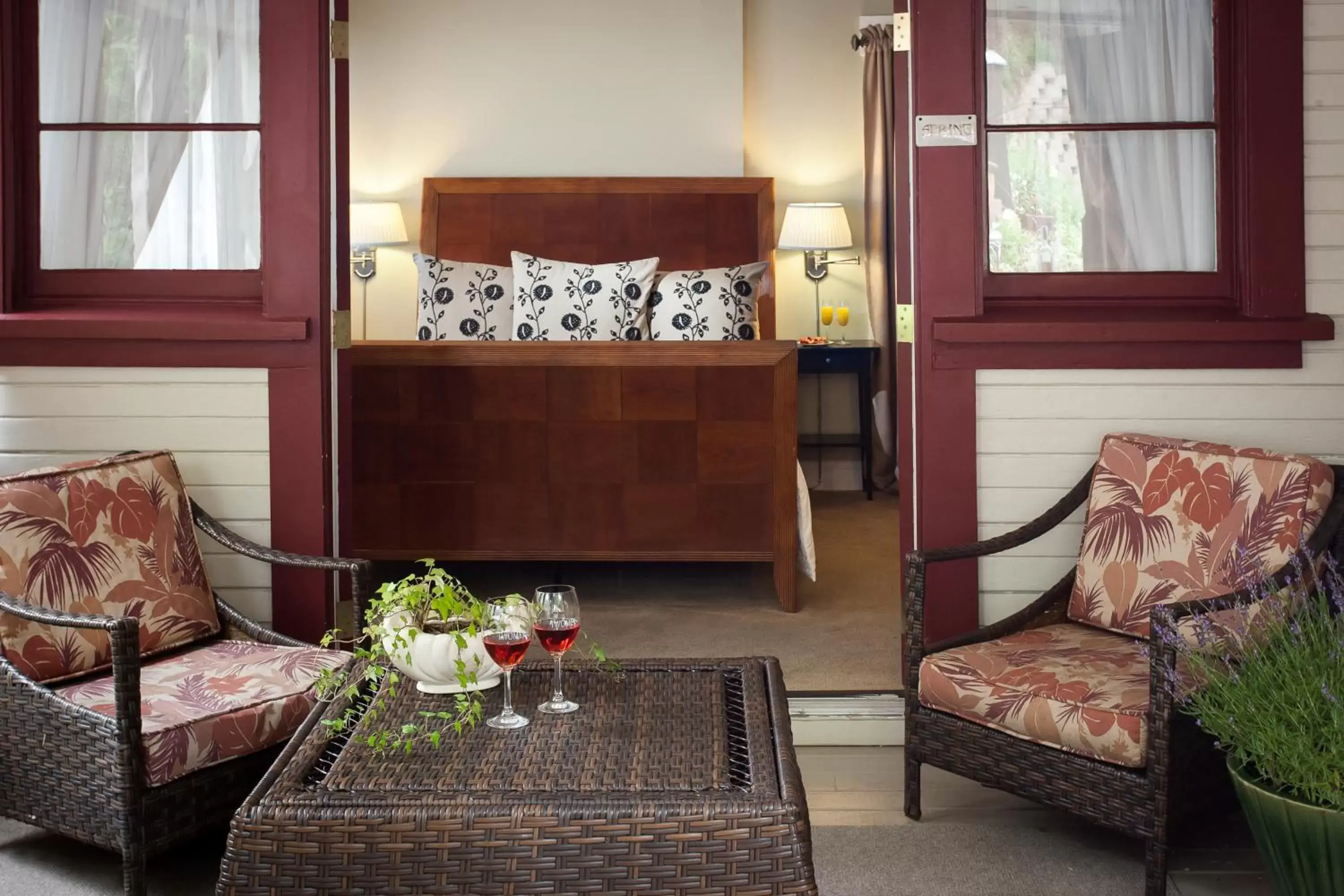 Bedroom, Seating Area in Craftsman Inn