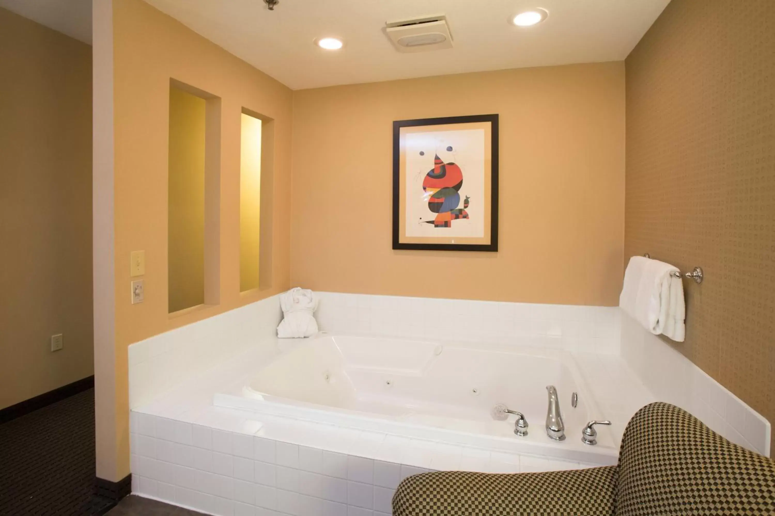 Photo of the whole room, Bathroom in Holiday Inn St. Paul Northeast - Lake Elmo, an IHG Hotel