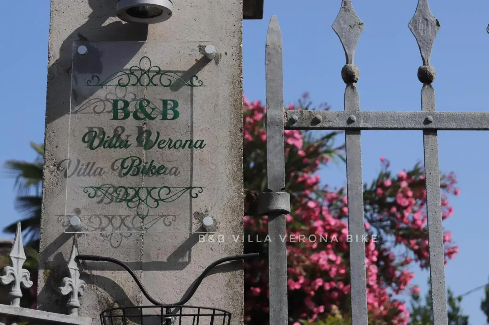 Facade/entrance in B&B Villa Verona Bike