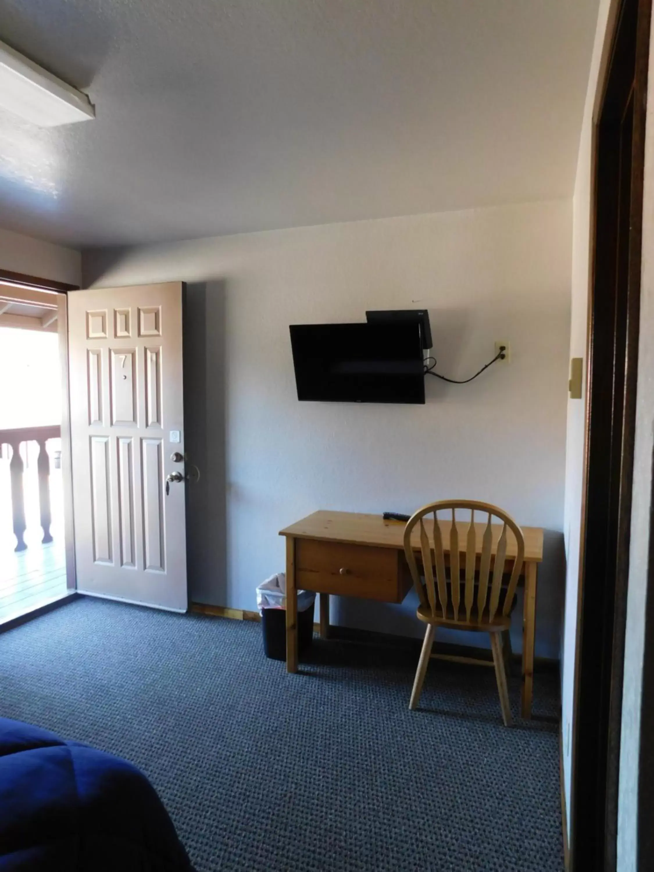 TV and multimedia, TV/Entertainment Center in Packwood Inn