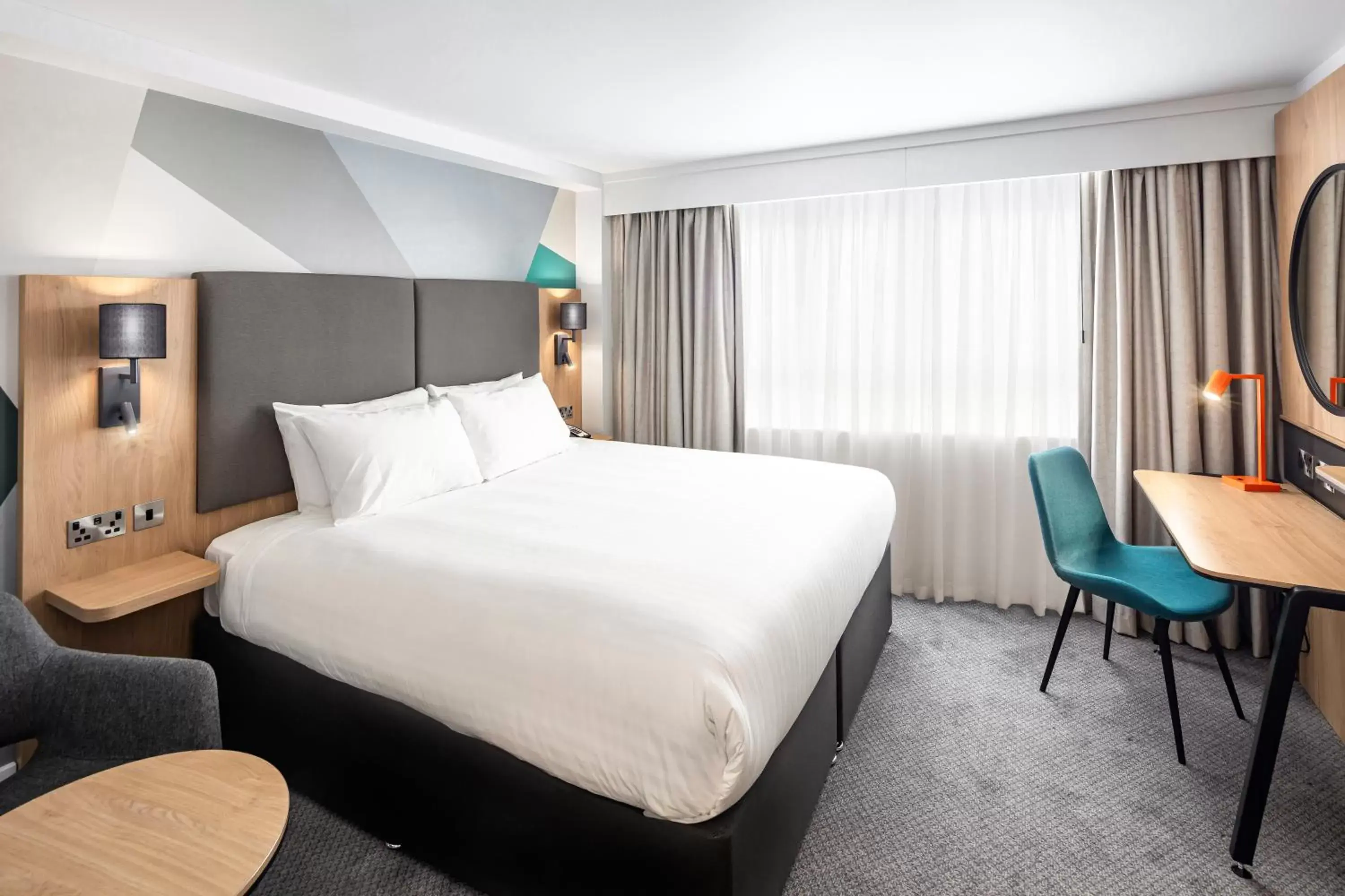 Bedroom, Bed in Holiday Inn Aylesbury, an IHG Hotel