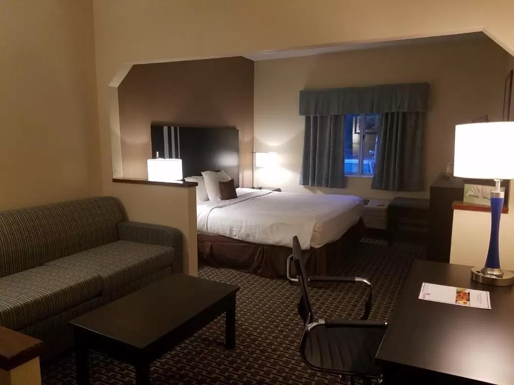 Bed in Ramada by Wyndham Glendale Heights/Lombard