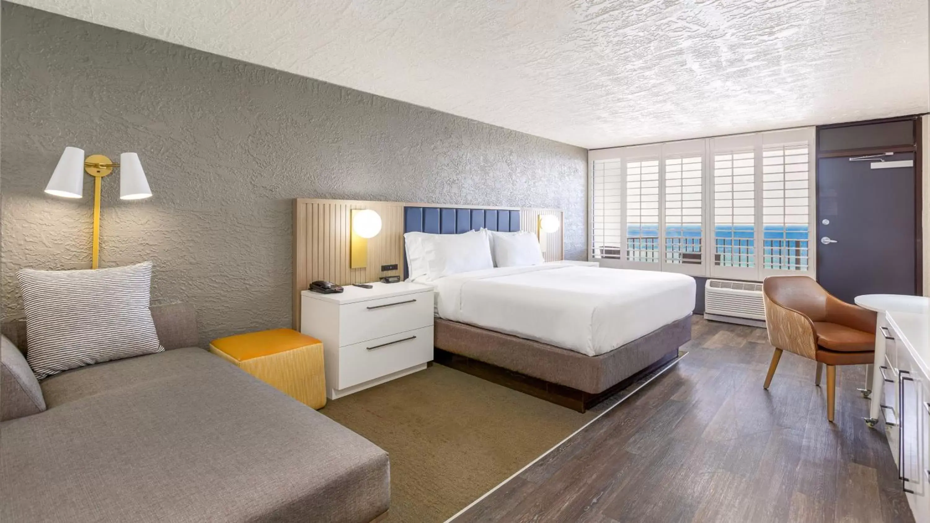 Photo of the whole room, Bed in Holiday Inn Resort Panama City Beach - Beachfront, an IHG Hotel