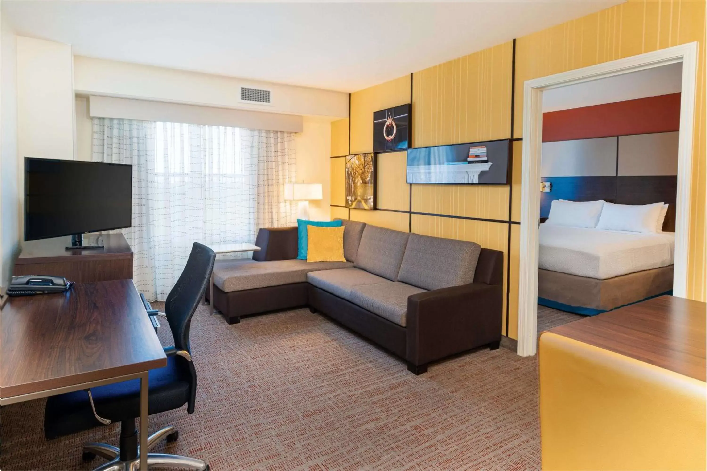 Bedroom, TV/Entertainment Center in Residence Inn by Marriott Decatur Forsyth