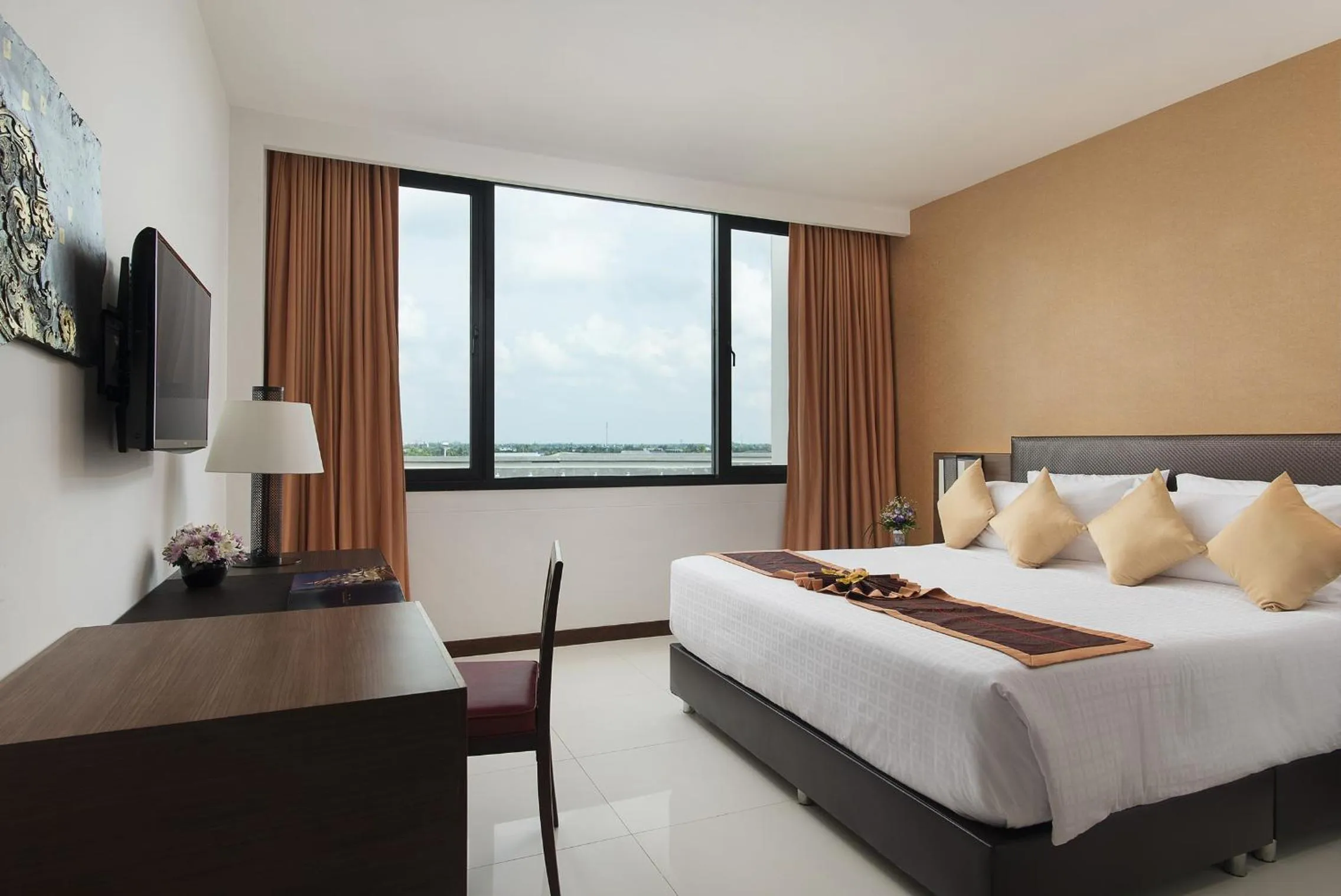 Bed in Mida Grande Hotel Dhavaravati Nakhon Pathom - SHA PLUS