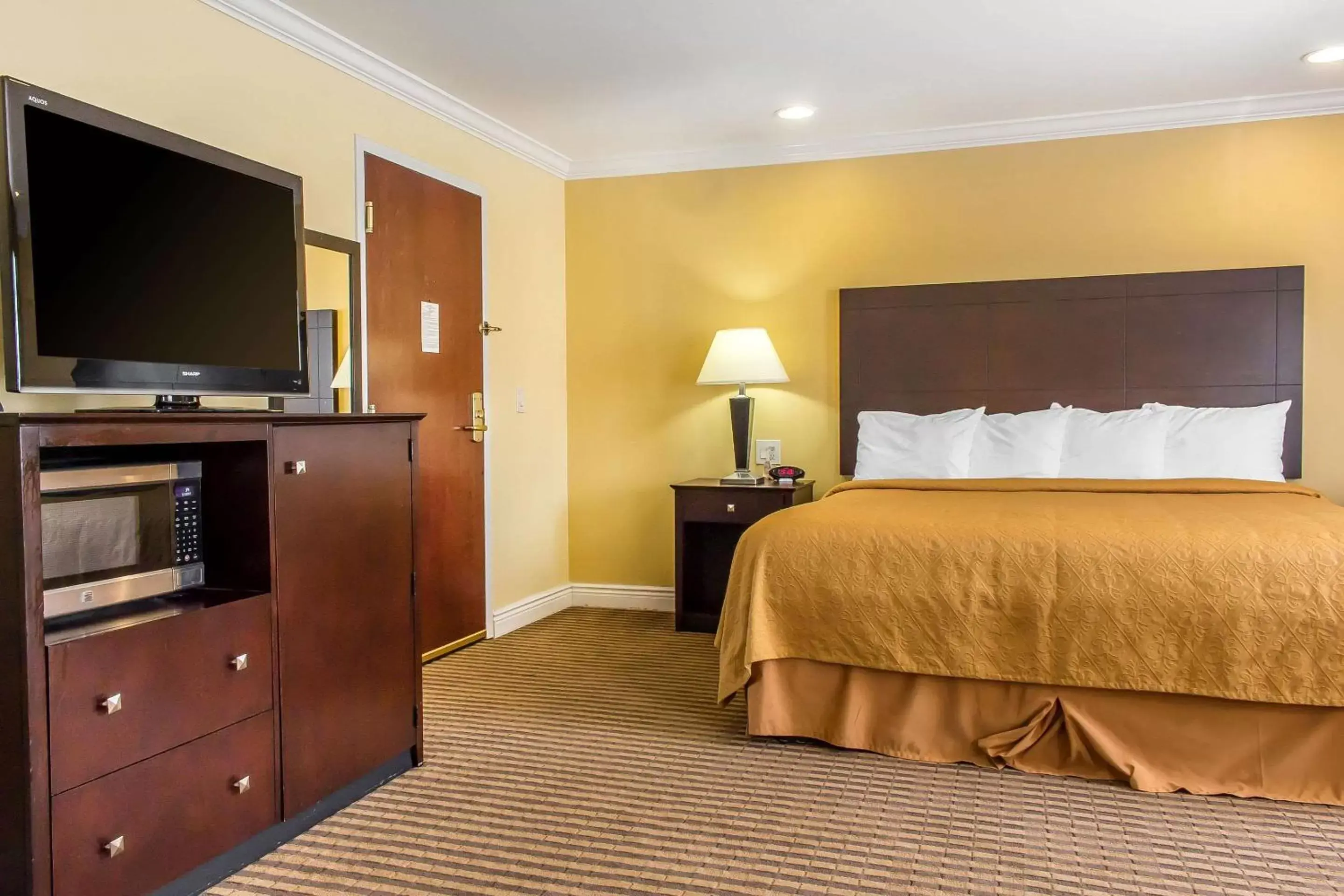 Photo of the whole room, Bed in Quality Inn near Mountain Creek