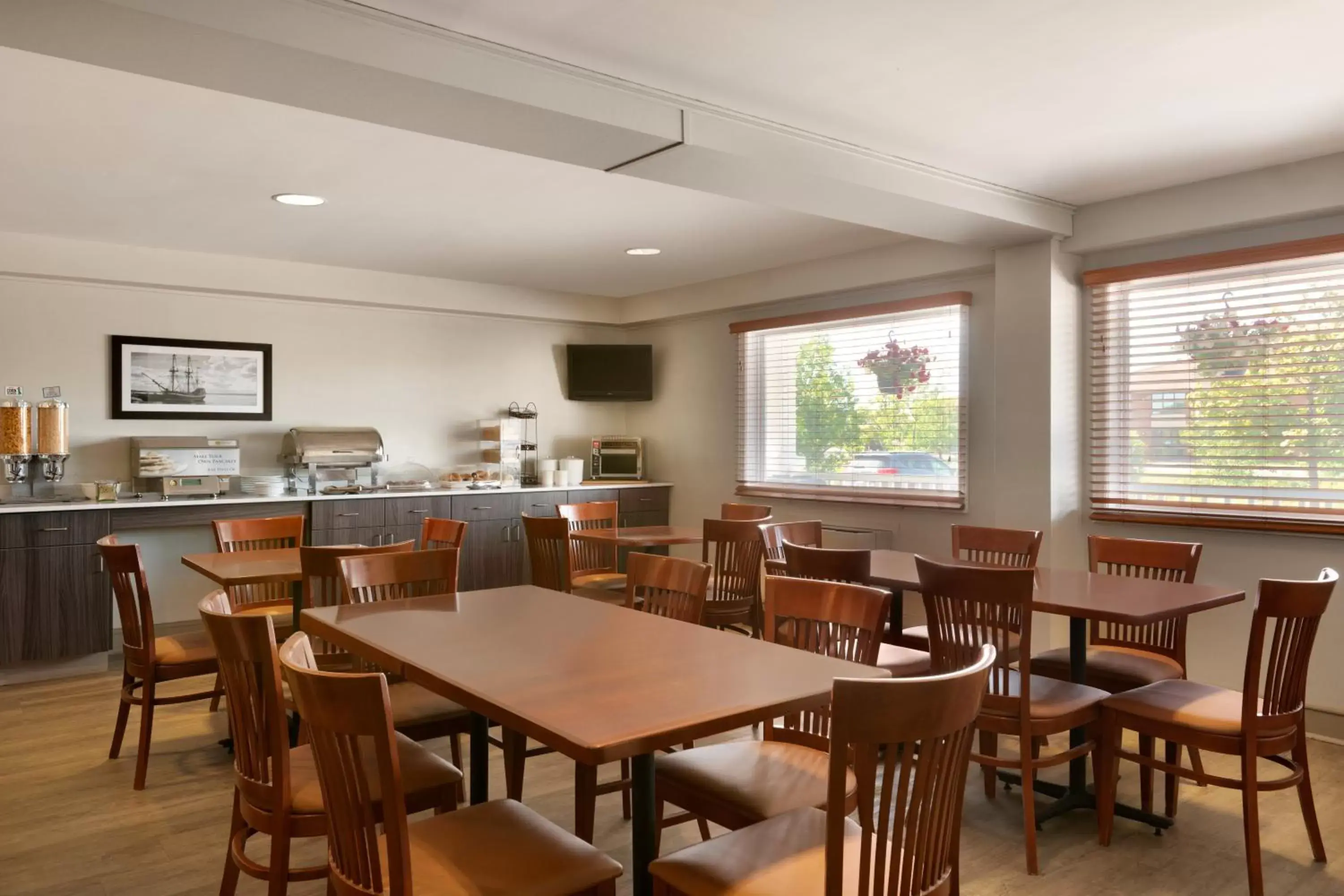 Dining area, Restaurant/Places to Eat in Travelodge Suites by Wyndham New Glasgow