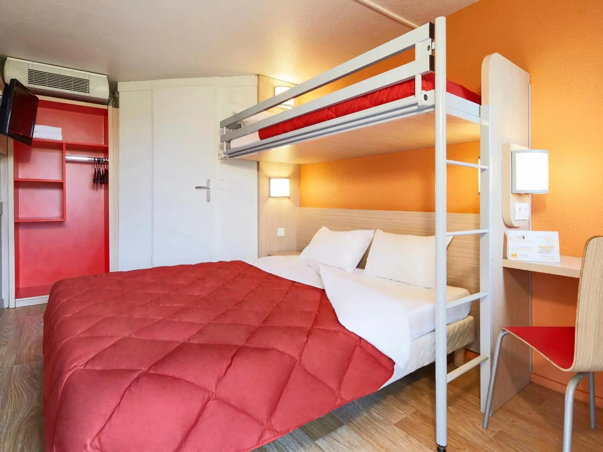 Bedroom, Bunk Bed in Premiere Classe Paris Ouest - Nanterre - La Defense