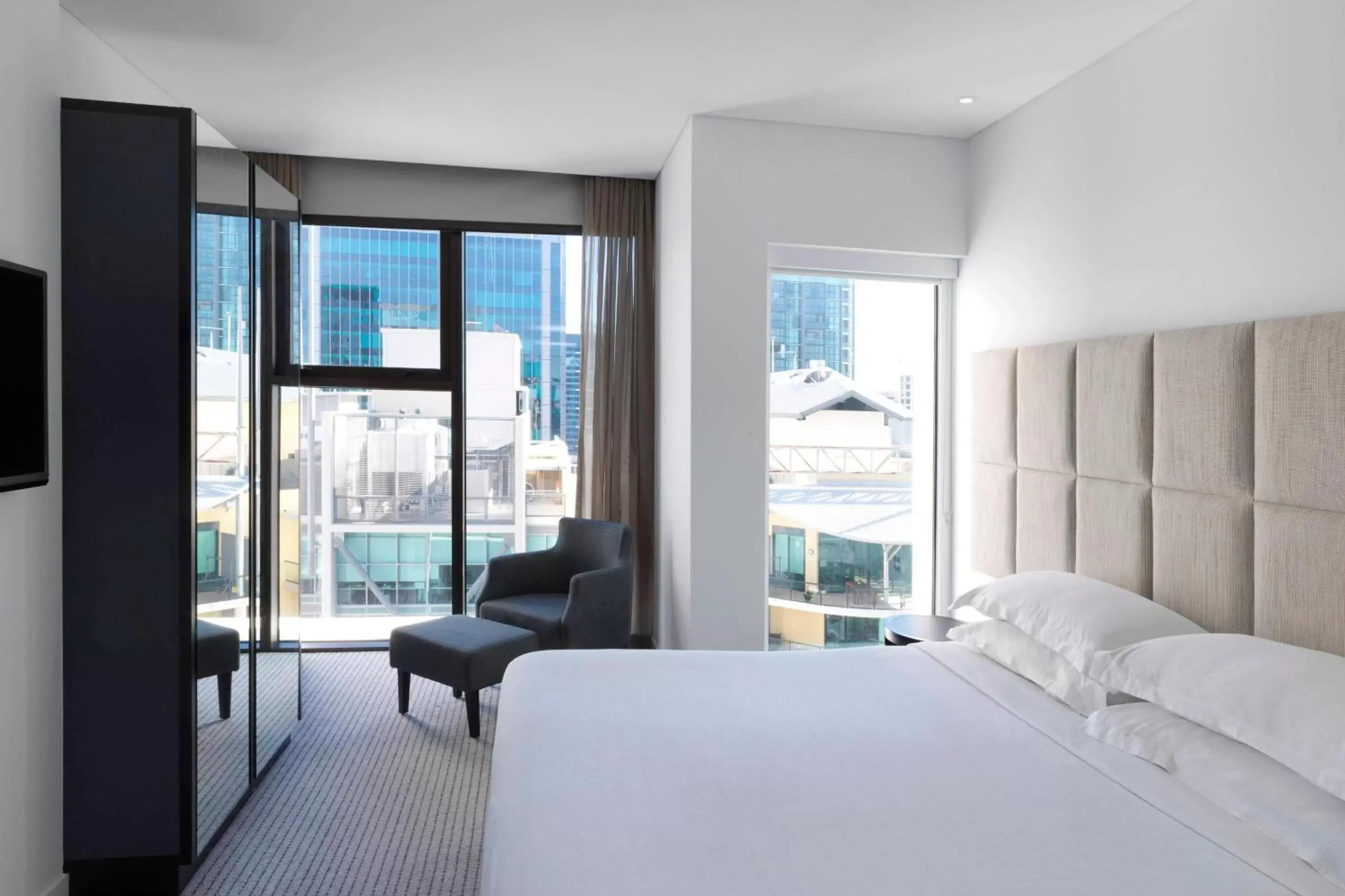 Bedroom in Four Points by Sheraton Brisbane