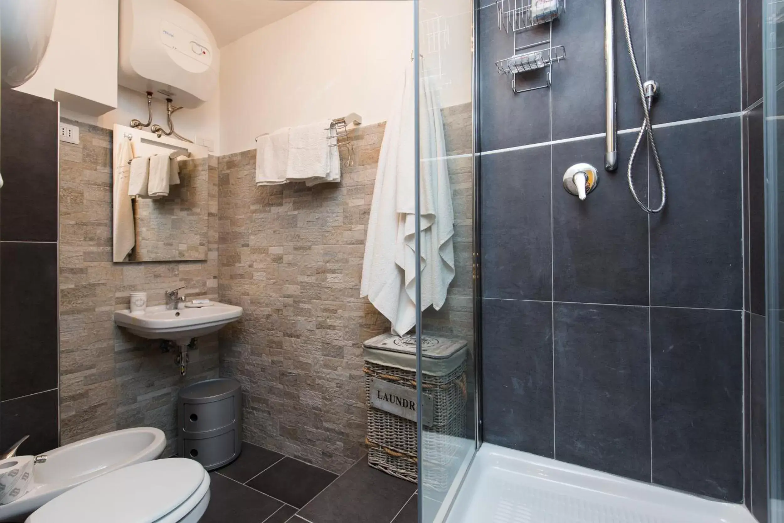 Shower, Bathroom in Navona Open Space Apartments