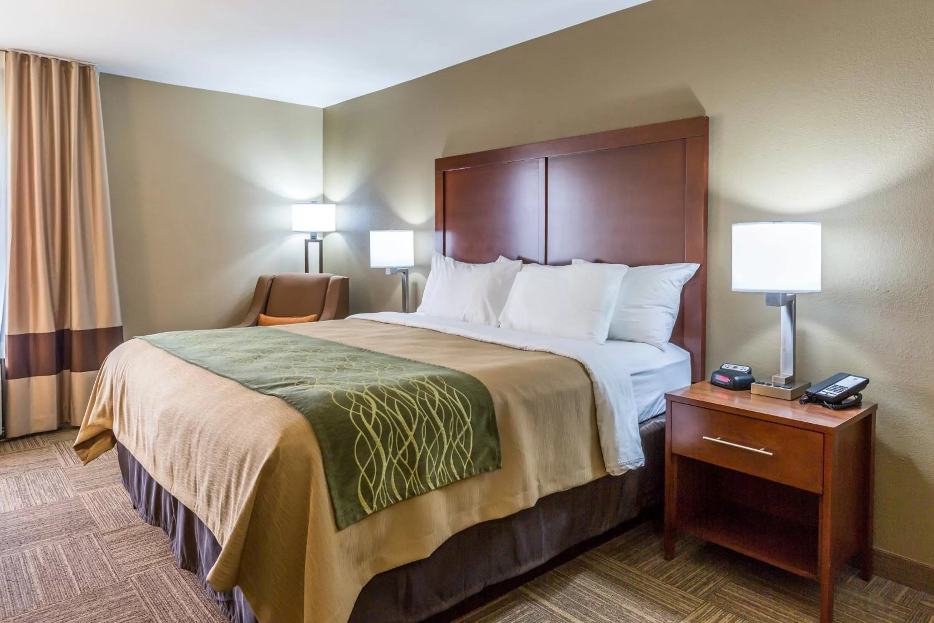 Decorative detail, Bed in Comfort Inn Collinsville near St Louis