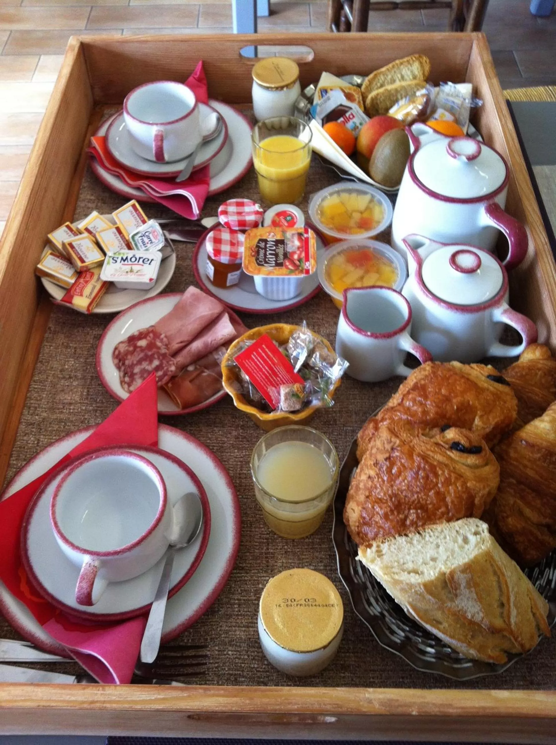 Buffet breakfast in Logis Auberge De Tavel