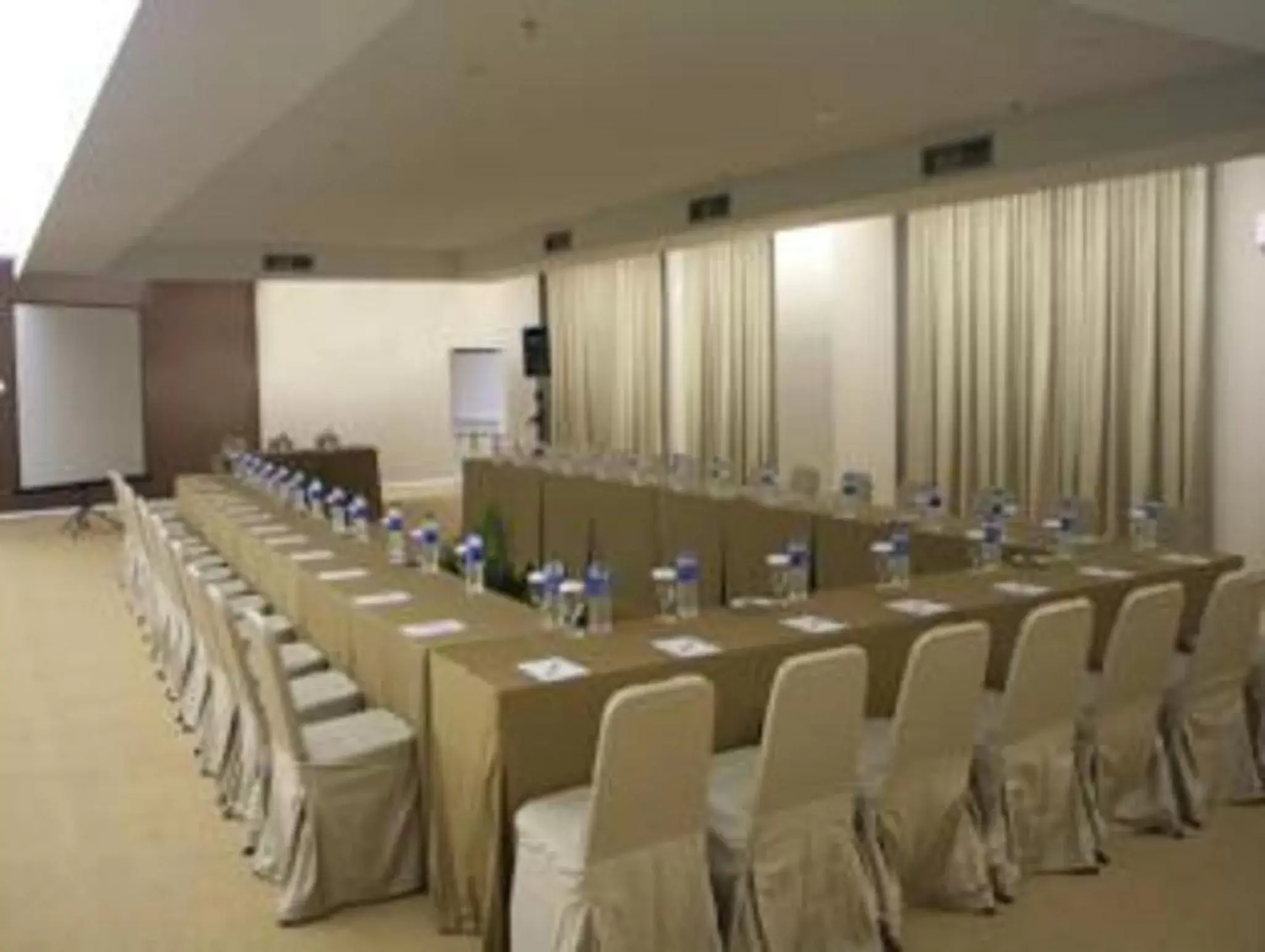 Business facilities in Hotel Dafam Pekanbaru